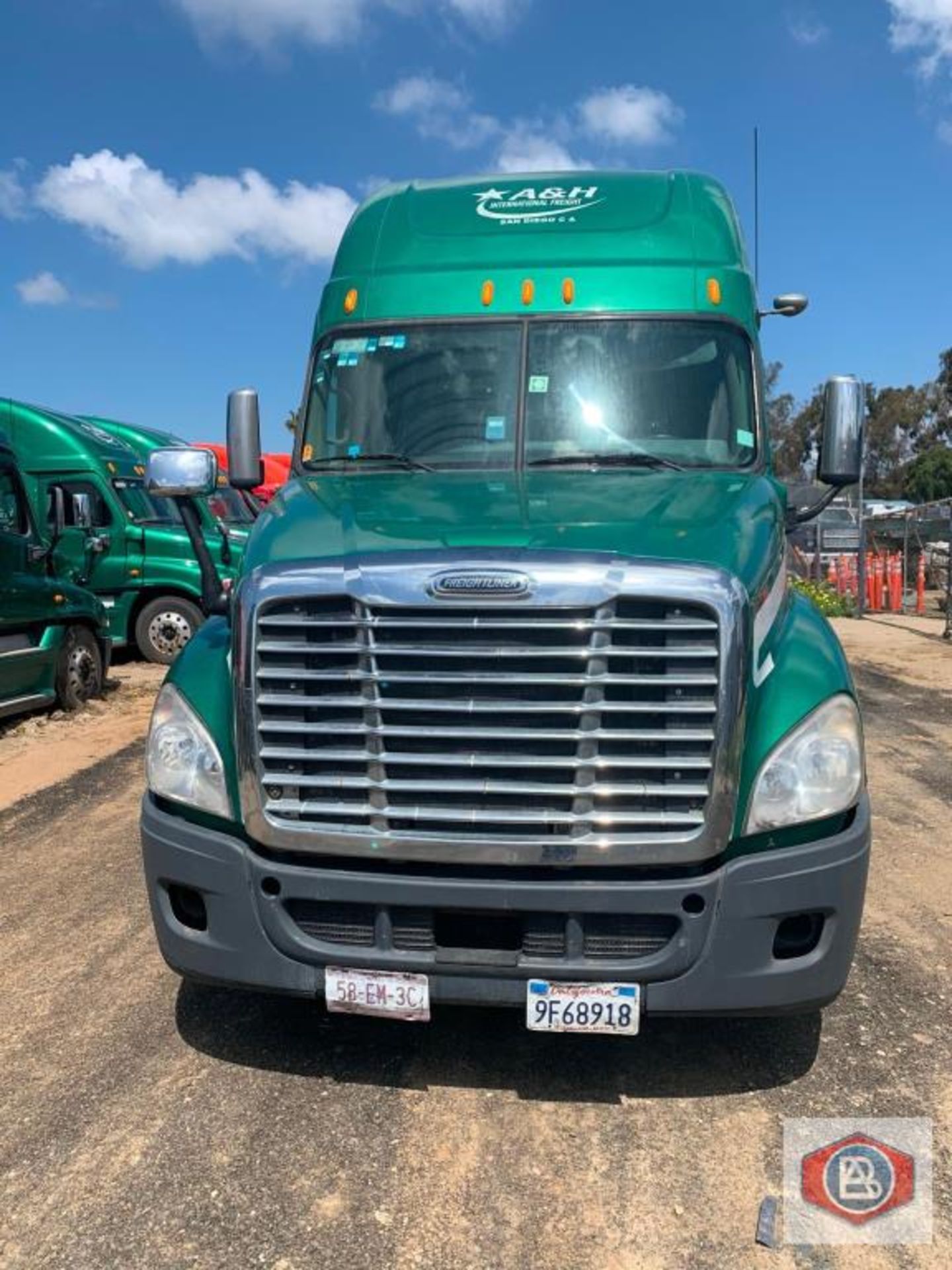 2012 Freightliner Cascadia Cummins ISX - Image 2 of 8