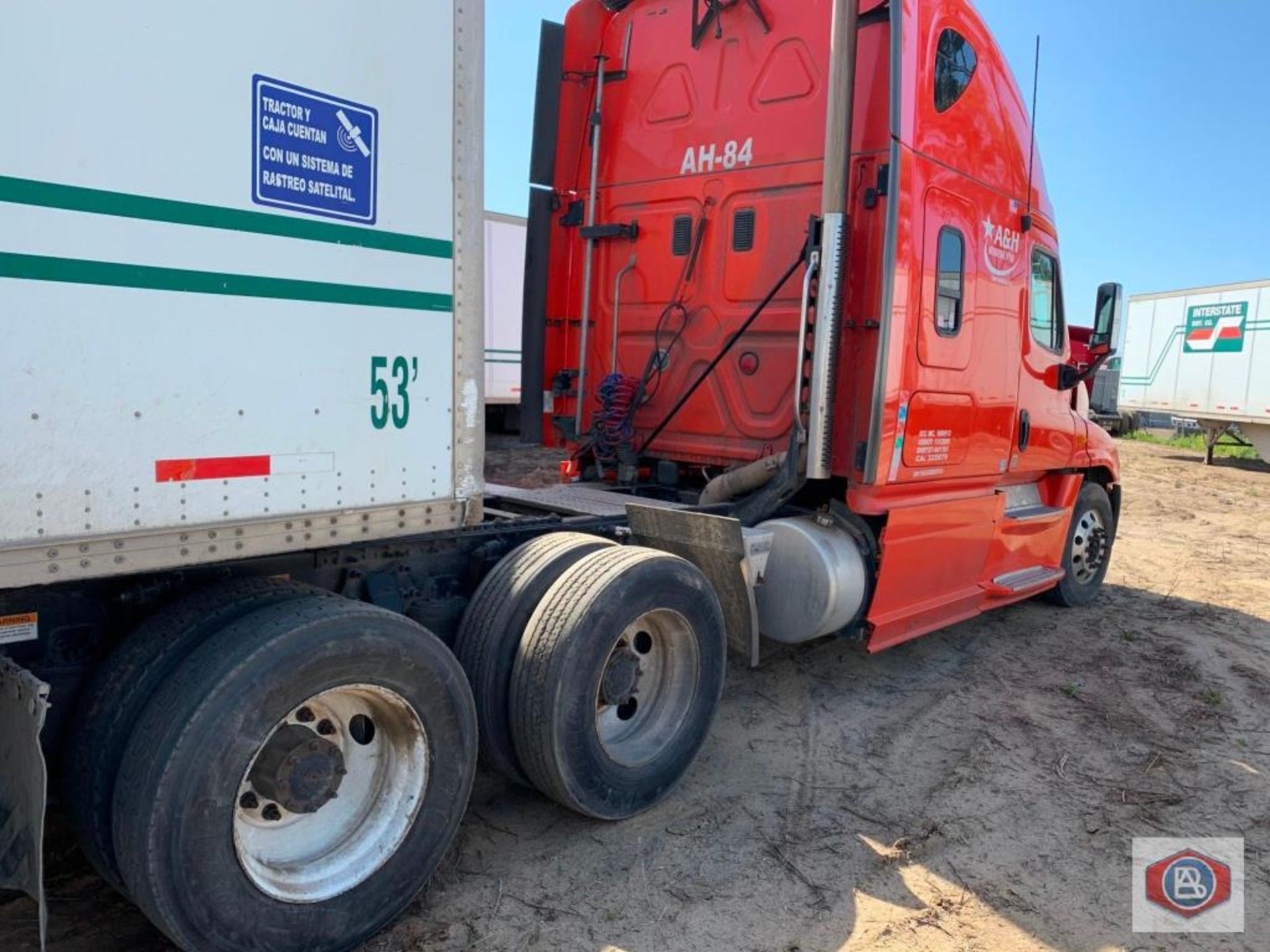 2013 Freightliner Cascadia Cummins ISX - Image 5 of 9