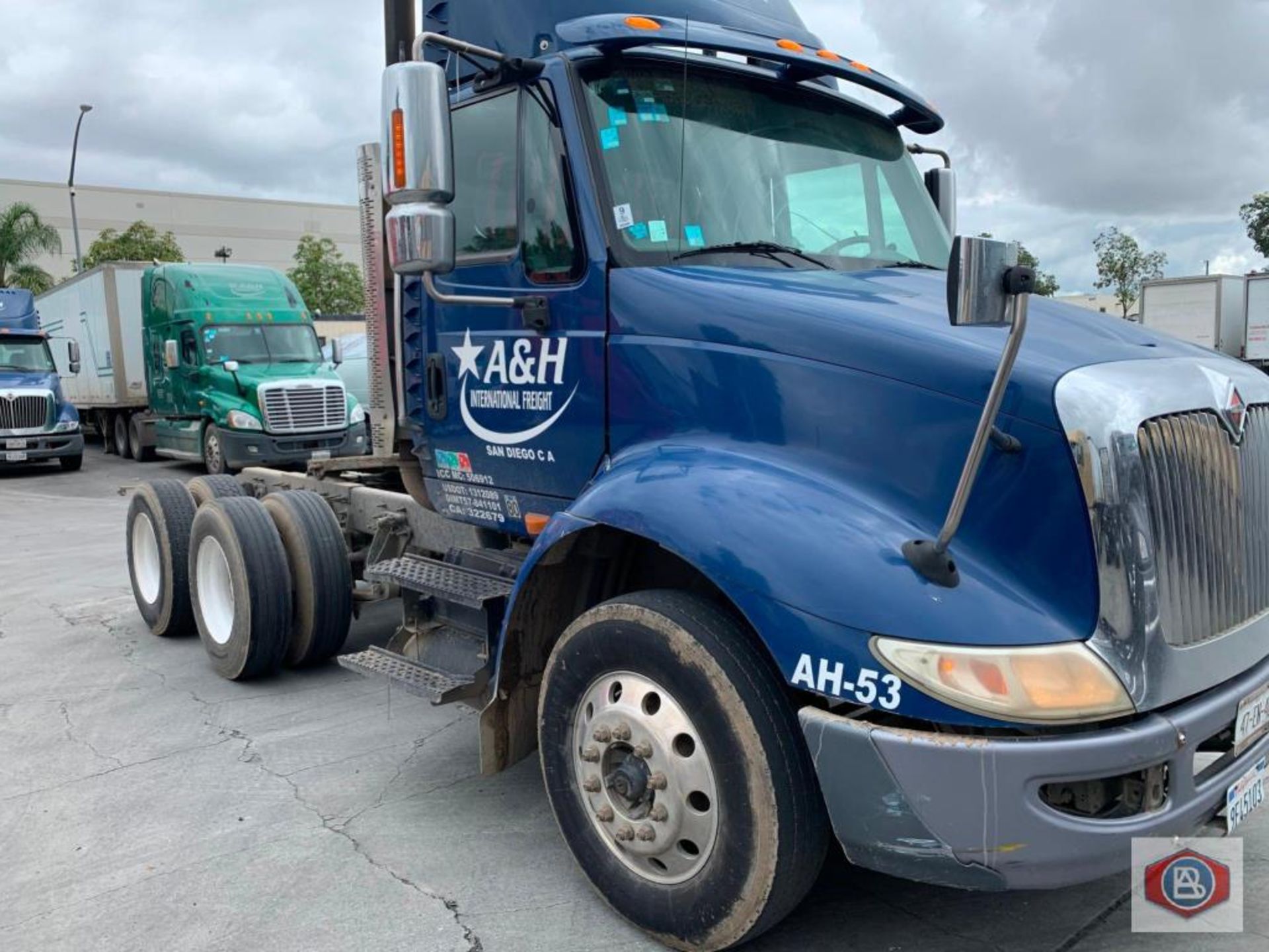 2012 Freightliner Cascadia Cummins ISX - Image 4 of 8