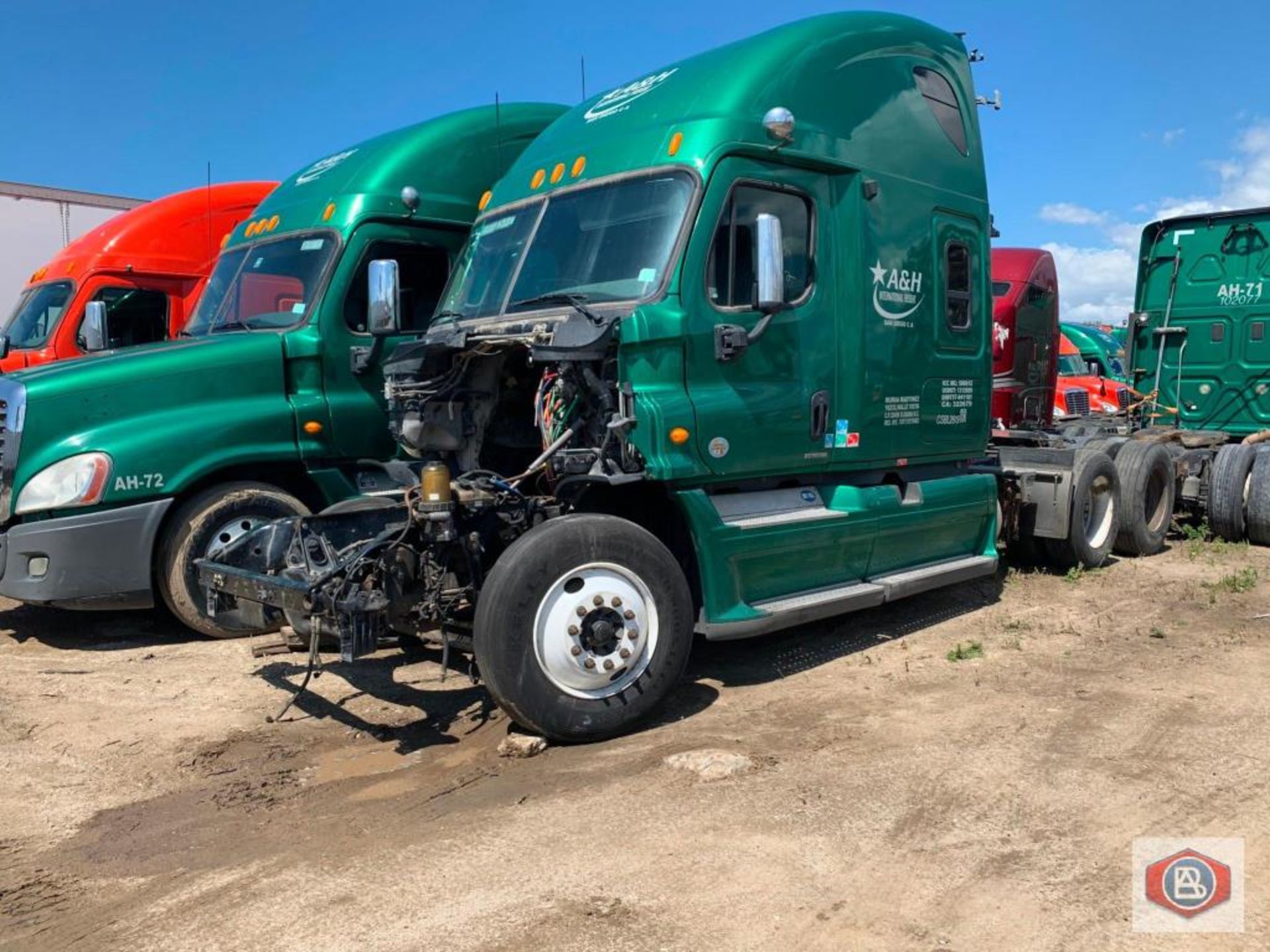 2012 FREIGHTLINER Cascadia- FOR PARTS ONLY - Image 4 of 6