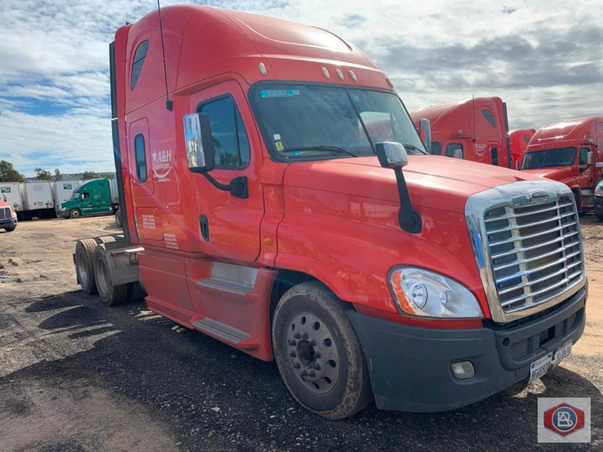 2013 Freightliner Cascadia Cummins ISX - Image 3 of 7