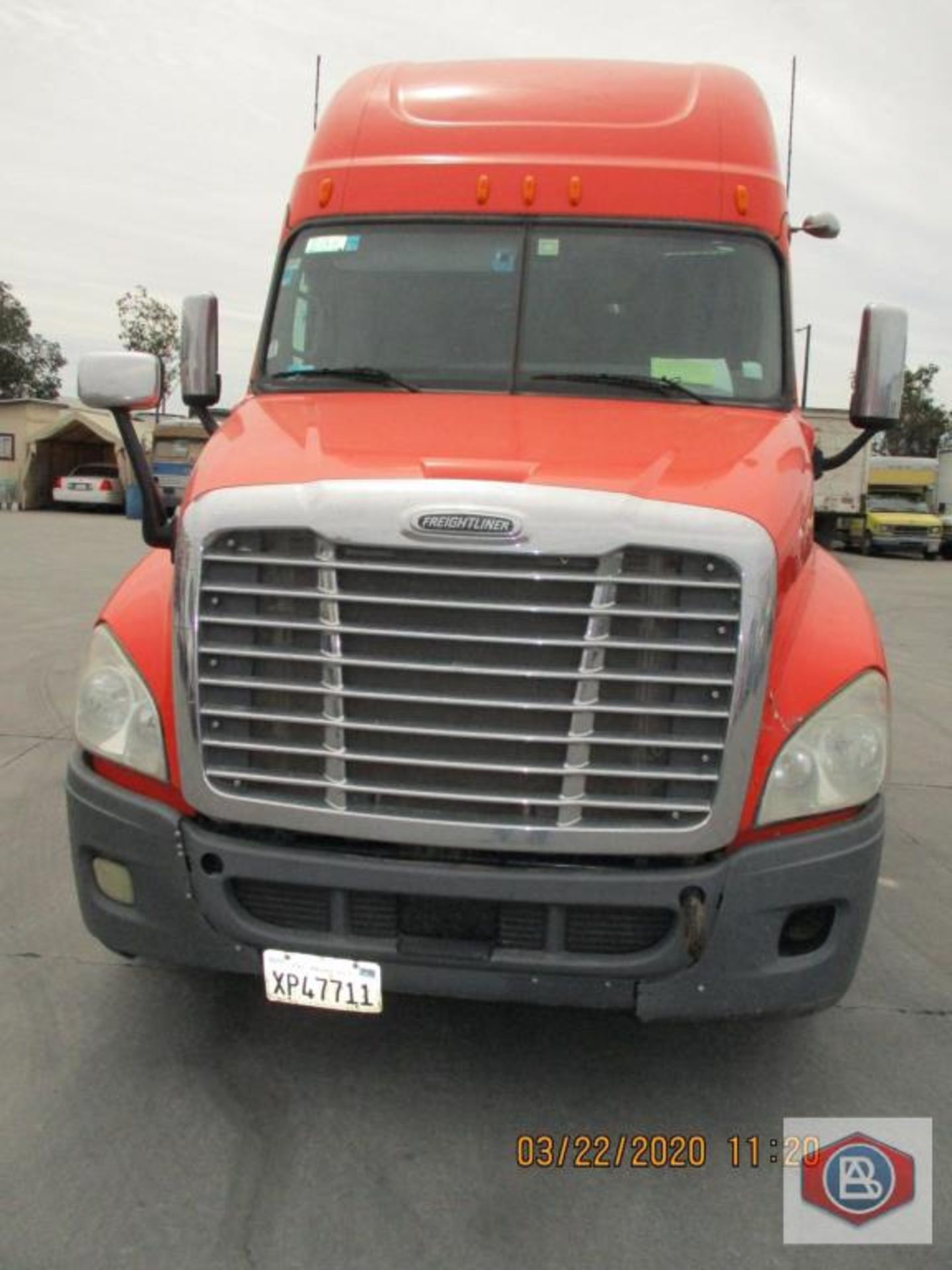 2013 Freightliner Cascadia Cummins ISX - Image 2 of 8