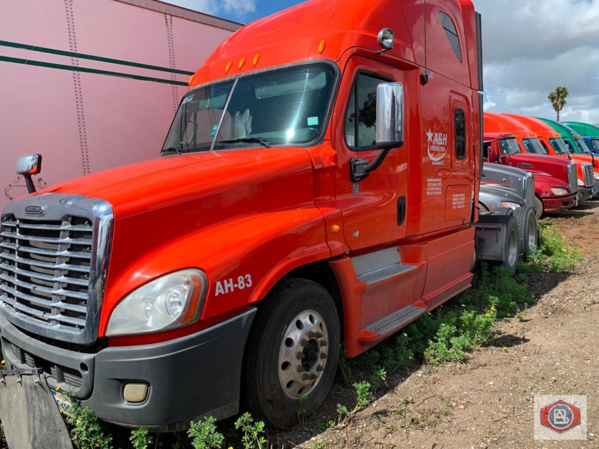 2013 Freightliner Cascadia Cummins ISX - Image 2 of 6