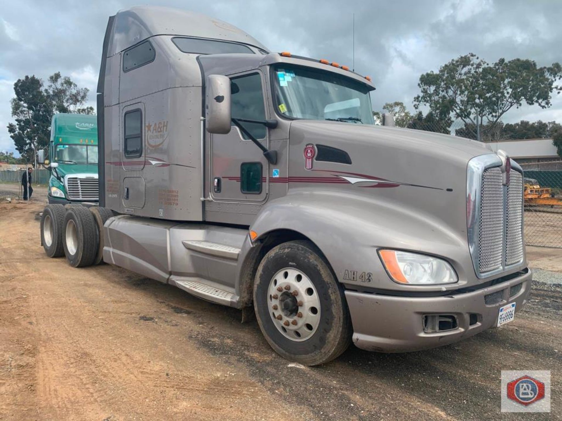 2011 Kenworth T6 Series, Cummins ISX - Image 3 of 7