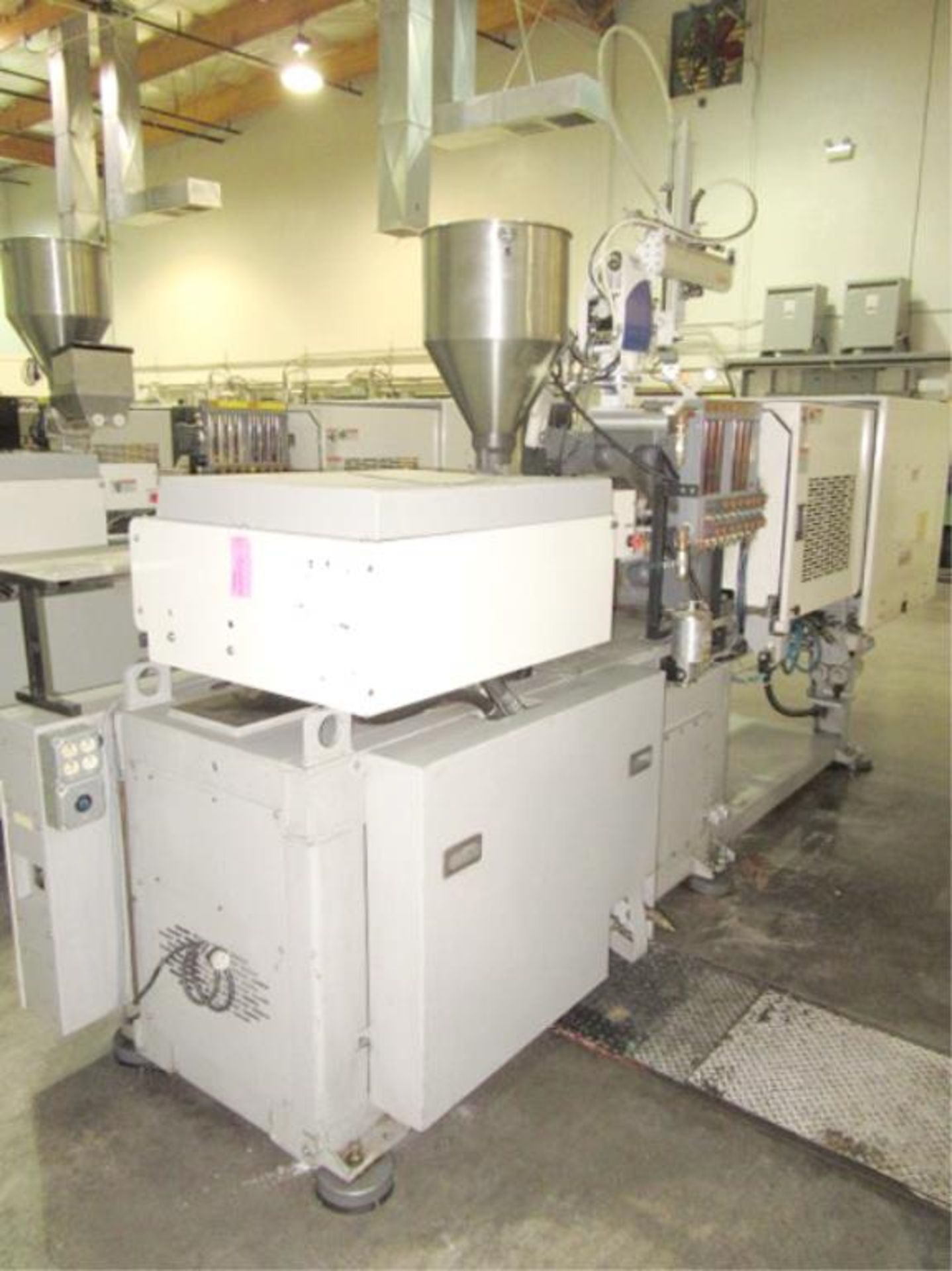 Injection Molder - Image 22 of 23