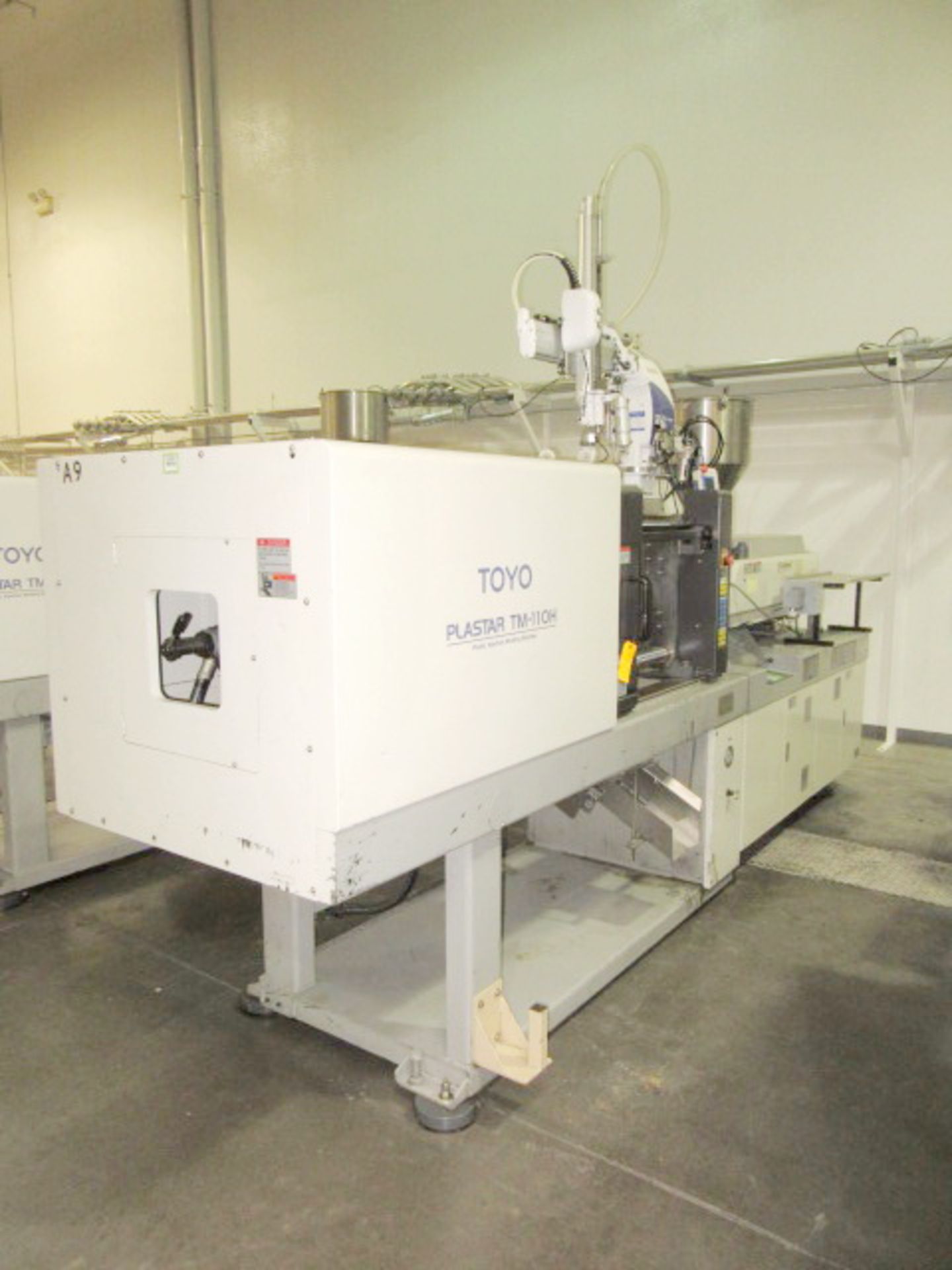 Injection Molder - Image 2 of 23