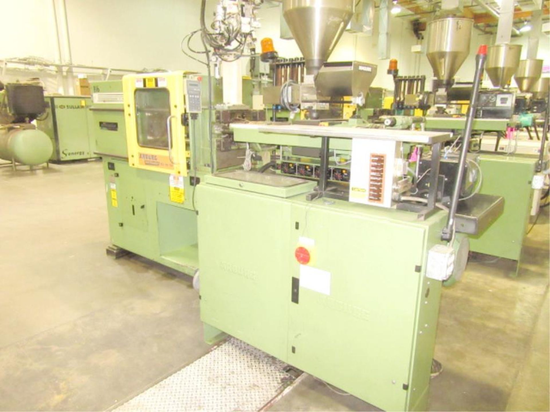 Injection Molder - Image 4 of 20