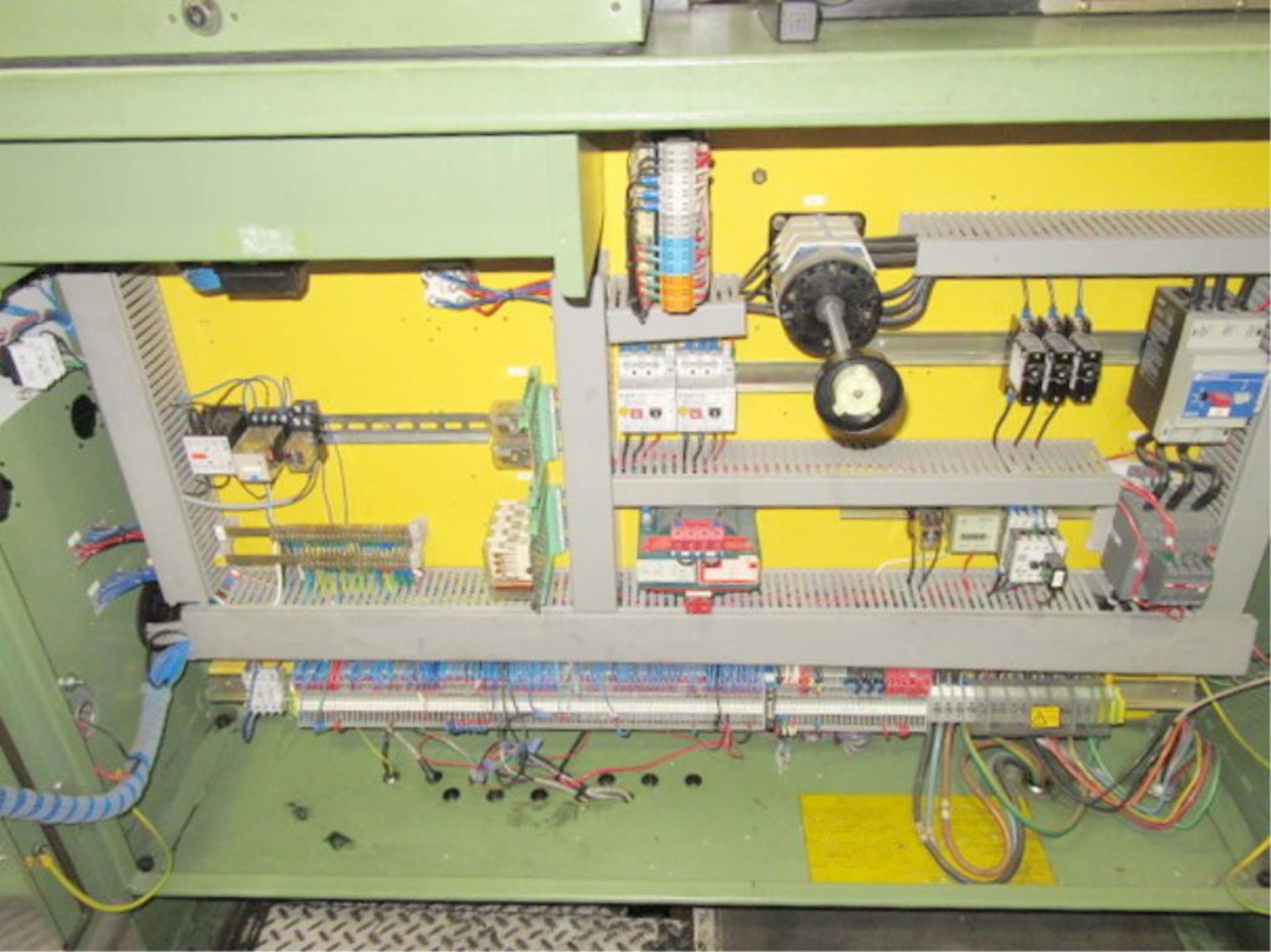 Injection Molder - Image 8 of 20