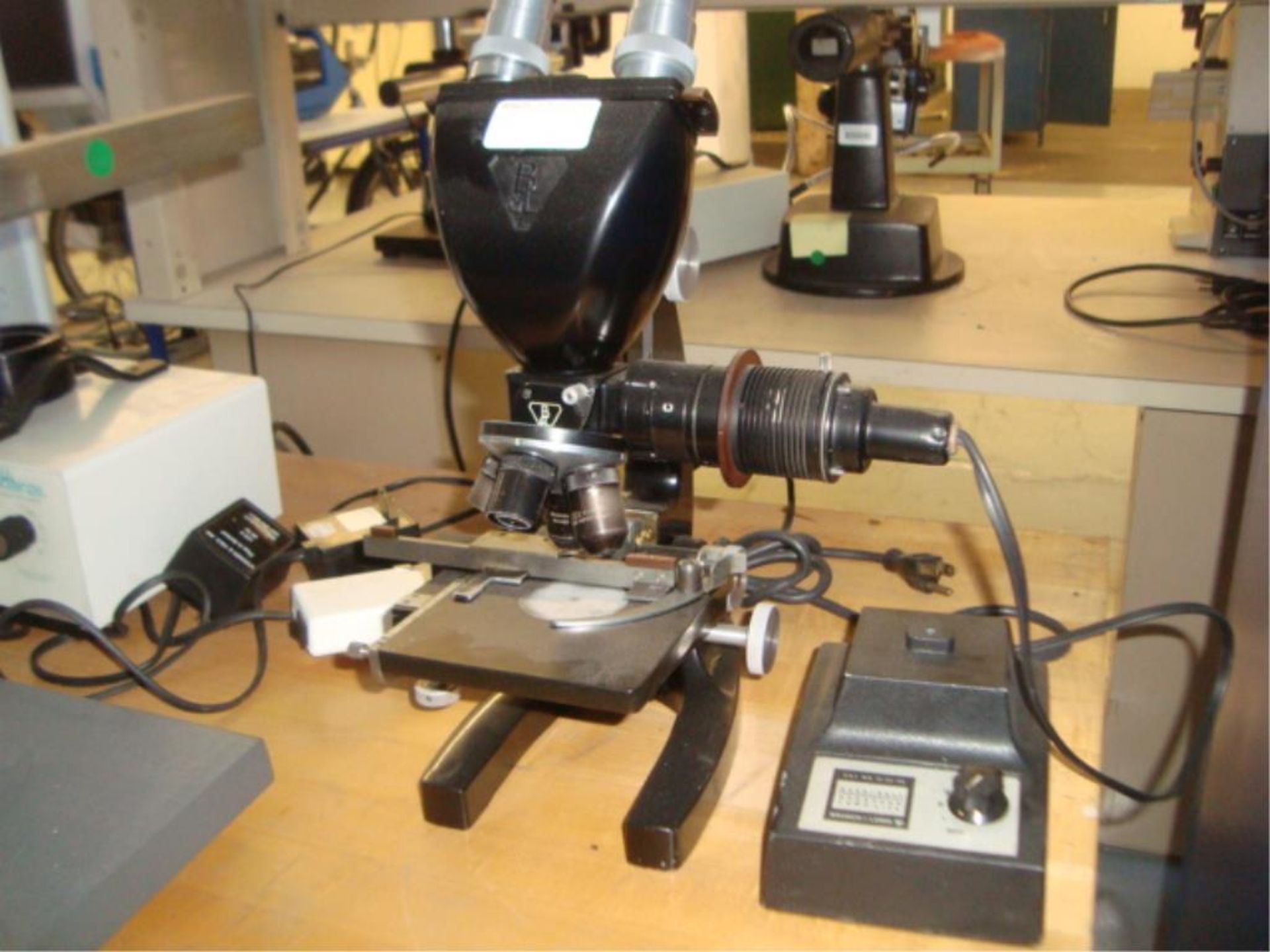 Stereozoom Microscope With Fiber Light Source - Image 13 of 13