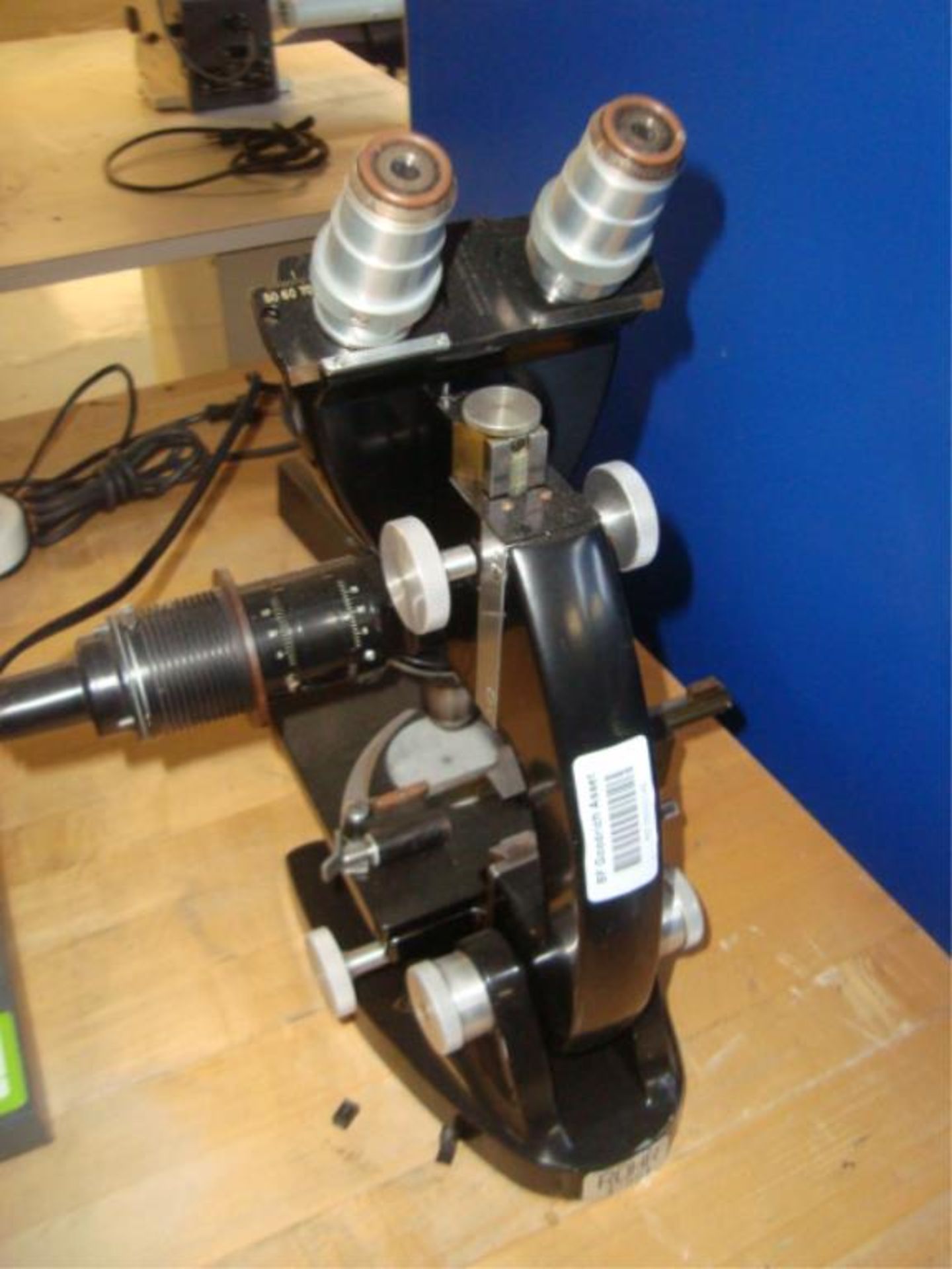 Stereozoom Microscope With Fiber Light Source - Image 12 of 13