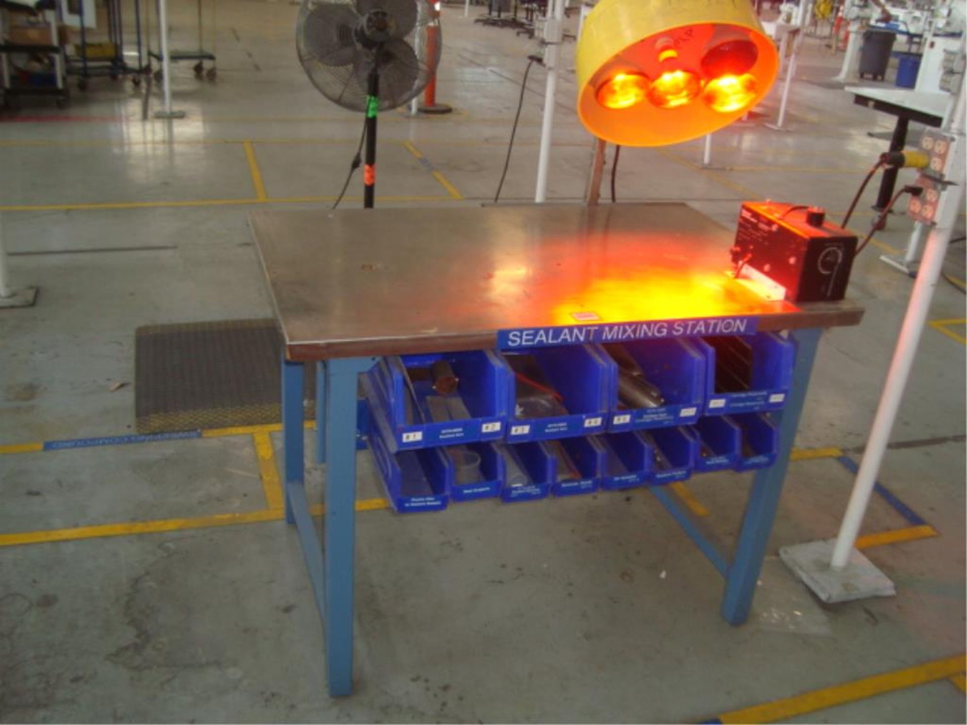 Sealant Mixing Station With Heat Curing Lamp