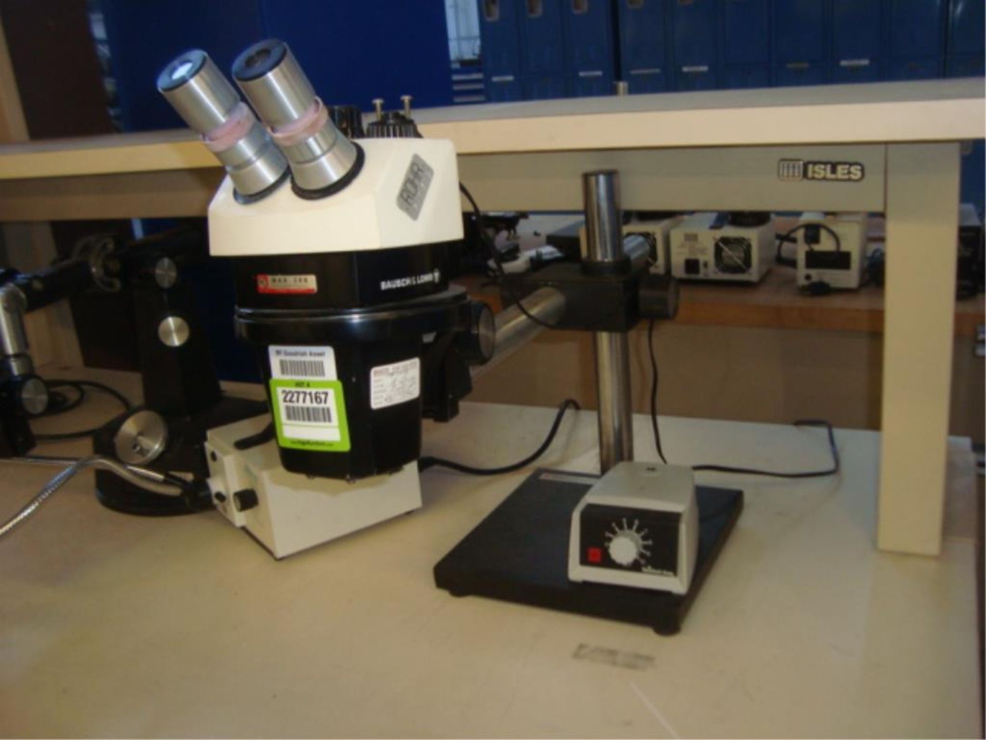 Stereozoom Microscope With Fiber Light Source - Image 8 of 13