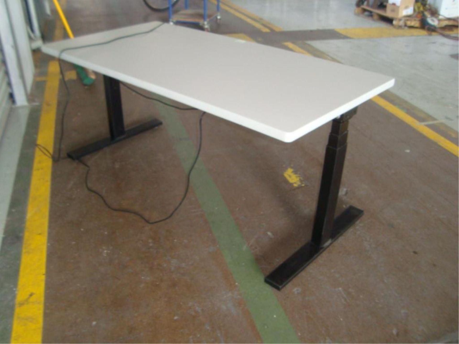 Electric Lift Table - Image 5 of 8