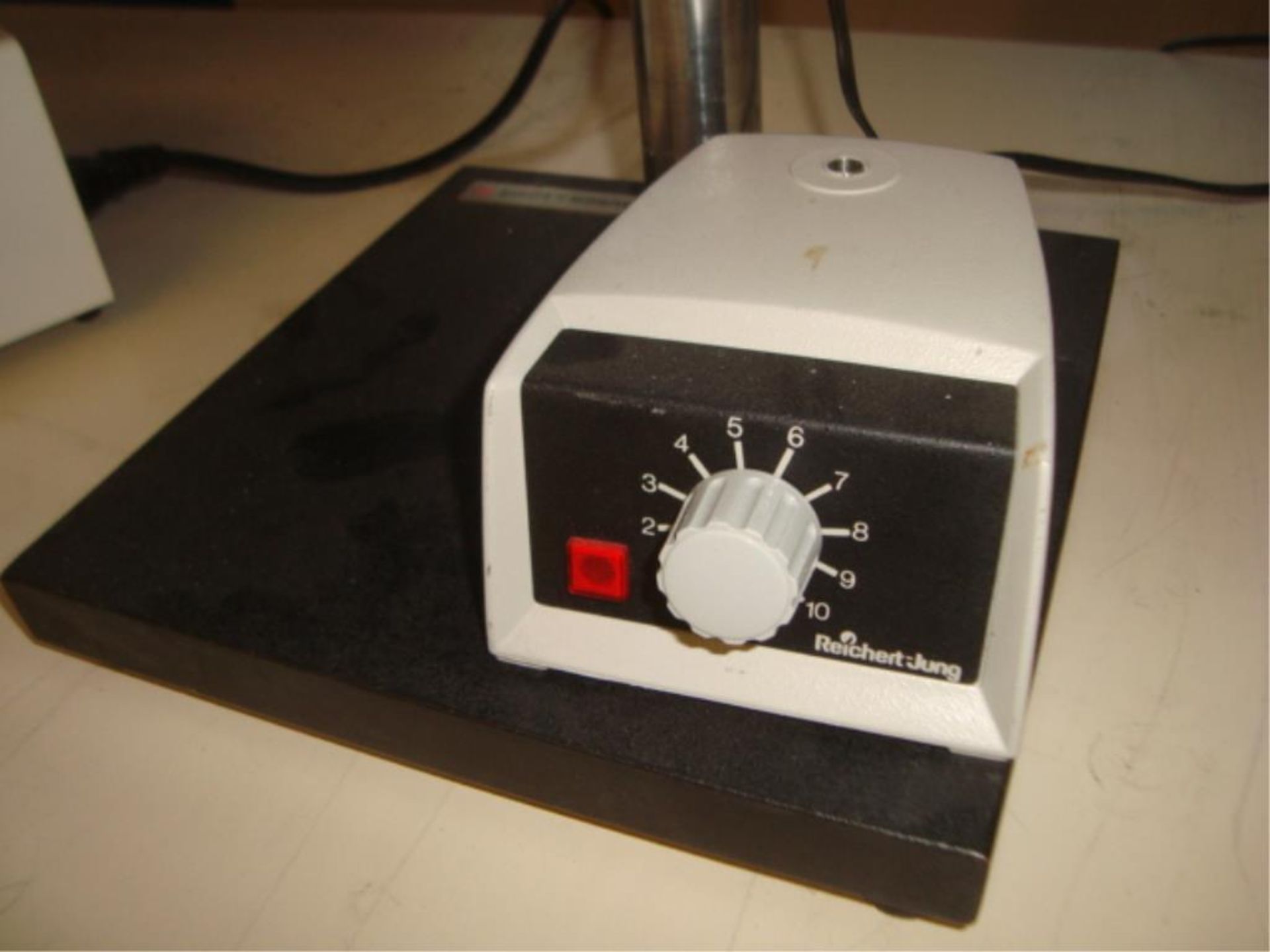 Stereozoom Microscope With Fiber Light Source - Image 7 of 13