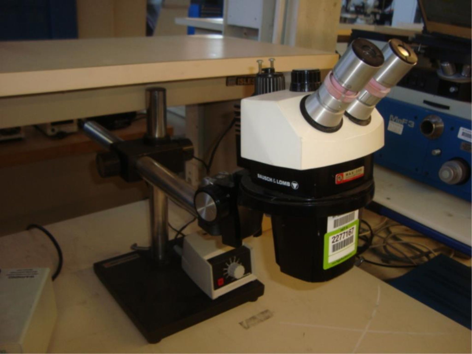 Stereozoom Microscope With Fiber Light Source - Image 2 of 13