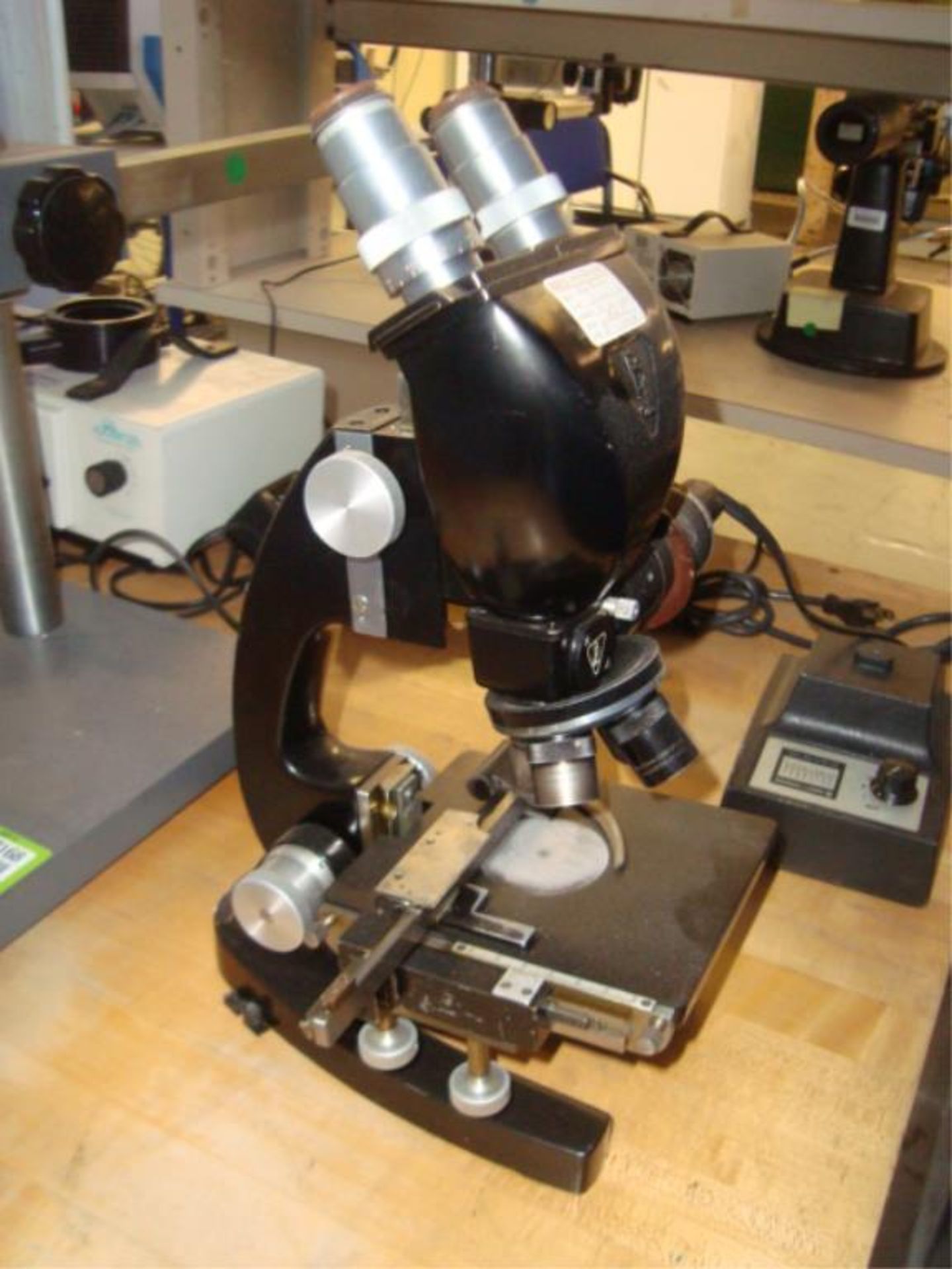 Stereozoom Microscope With Fiber Light Source - Image 11 of 13