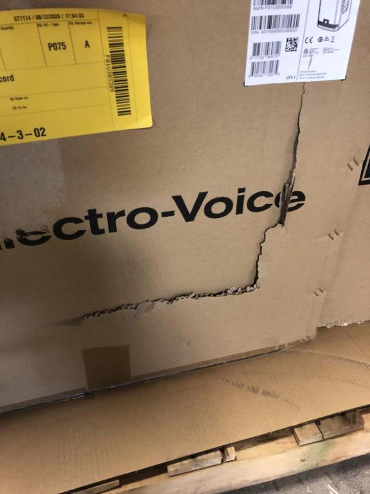 *Damaged Box* 18" Powered Subwoofer - Image 2 of 4