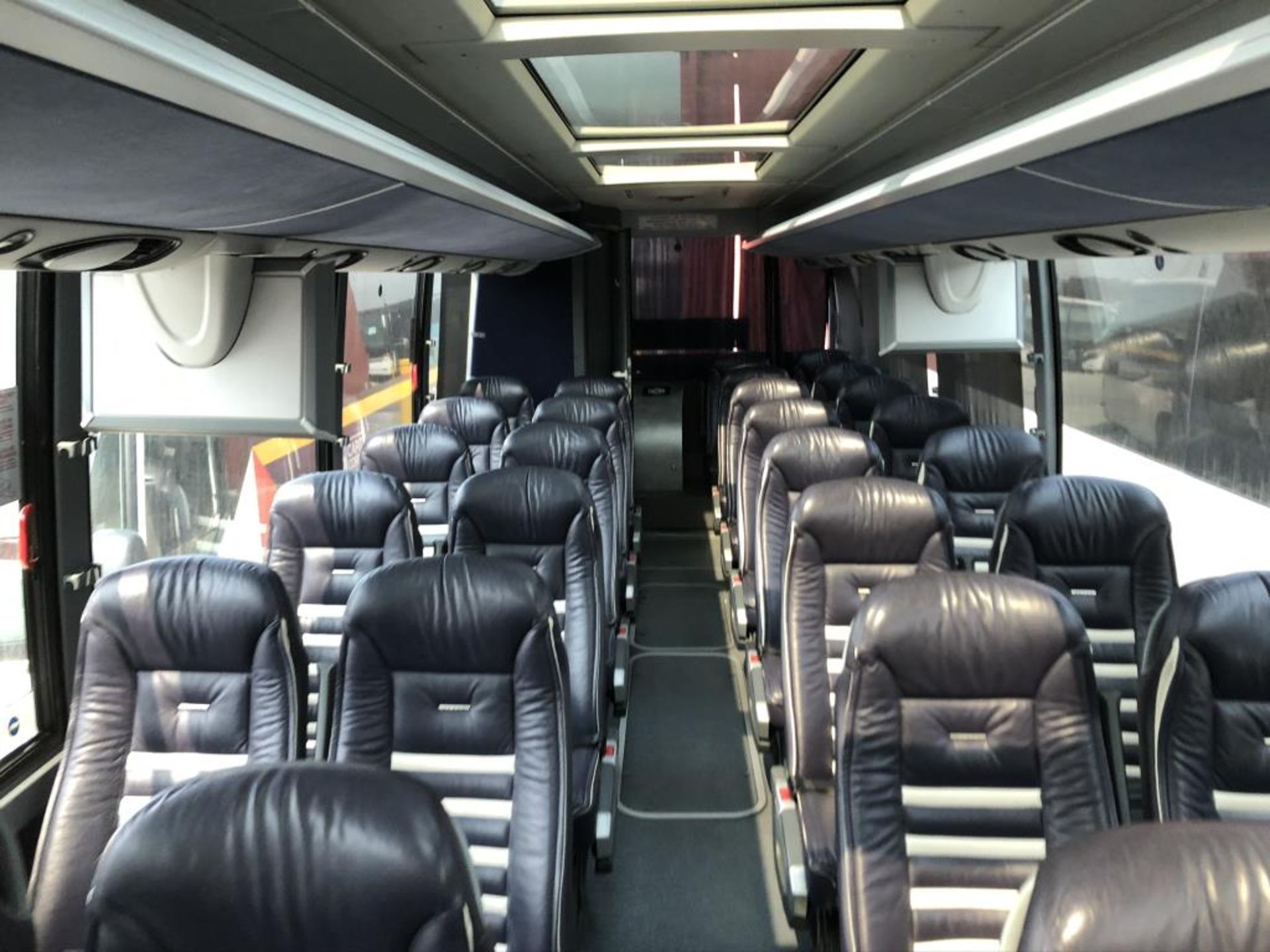 Motor Coach - Image 10 of 17