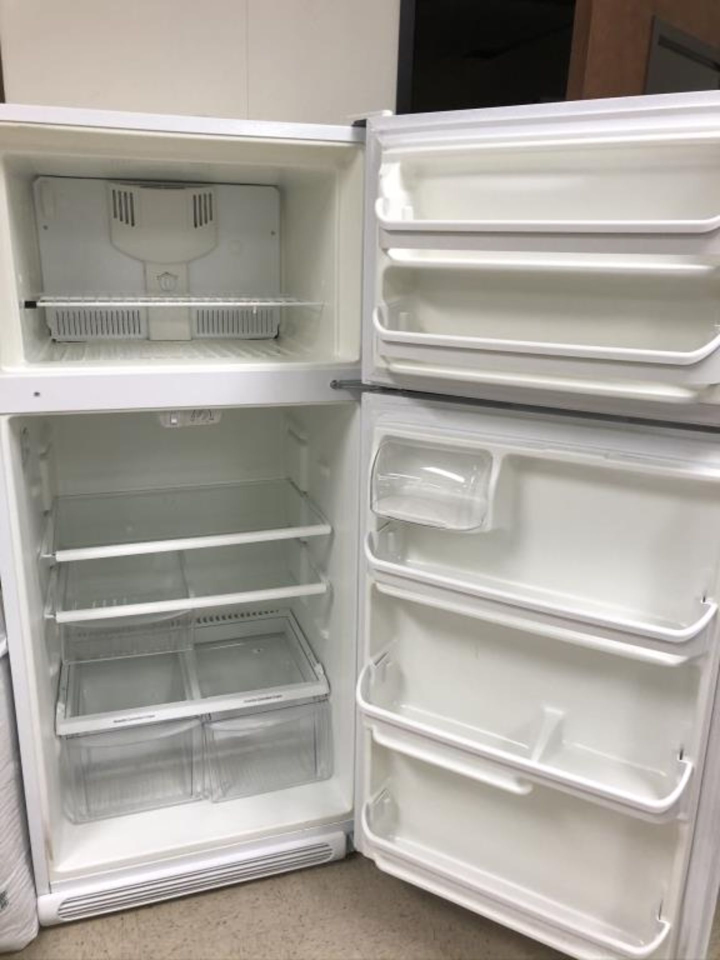 Refrigerator/ Freezer - Image 2 of 6