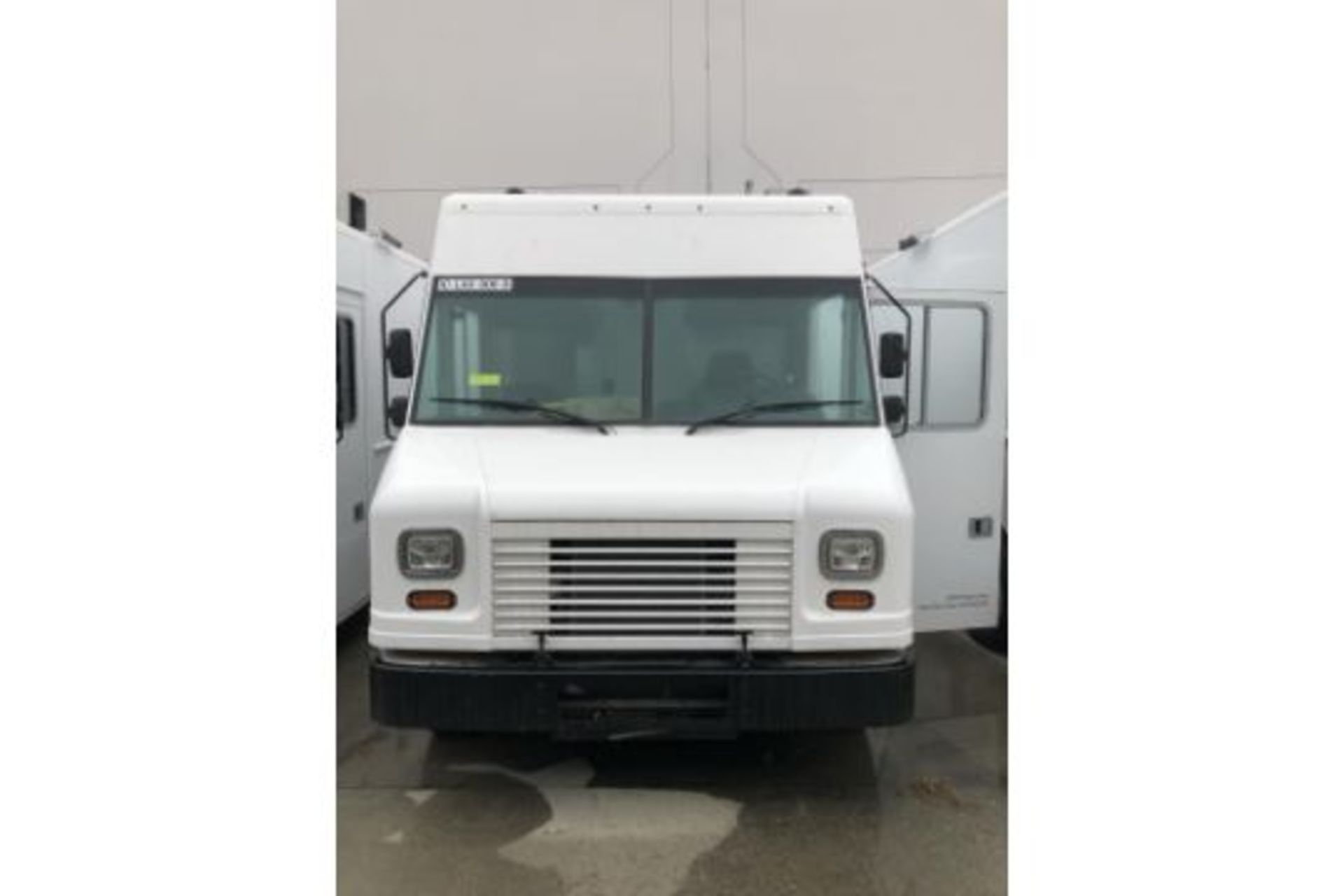 Complete Food Truck - Image 3 of 13