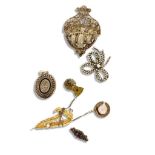 MIXED LOT OF COSTUME JEWELLERY