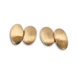 PAIR OF GOLD CUFF LINKS