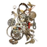 MIXED LOT OF JEWELLERY