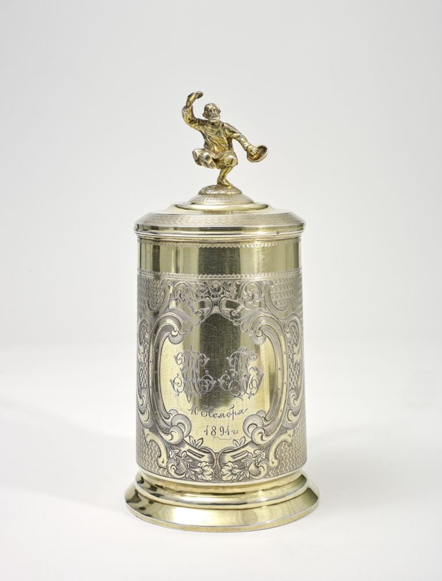 Silver-gilt tankard with a lid with a dancing peasant finial. Russia, Saint [...] - Bild 2 aus 2