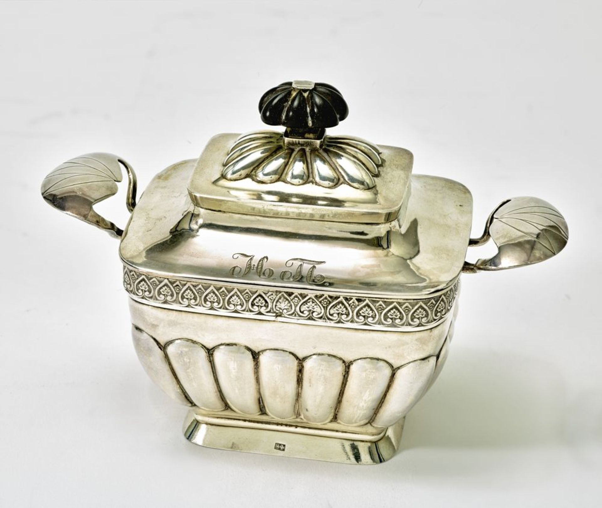 Silver-gilt sugar bowl with lid. Unidentified master, Russia, Moscow, 1834 - [...]