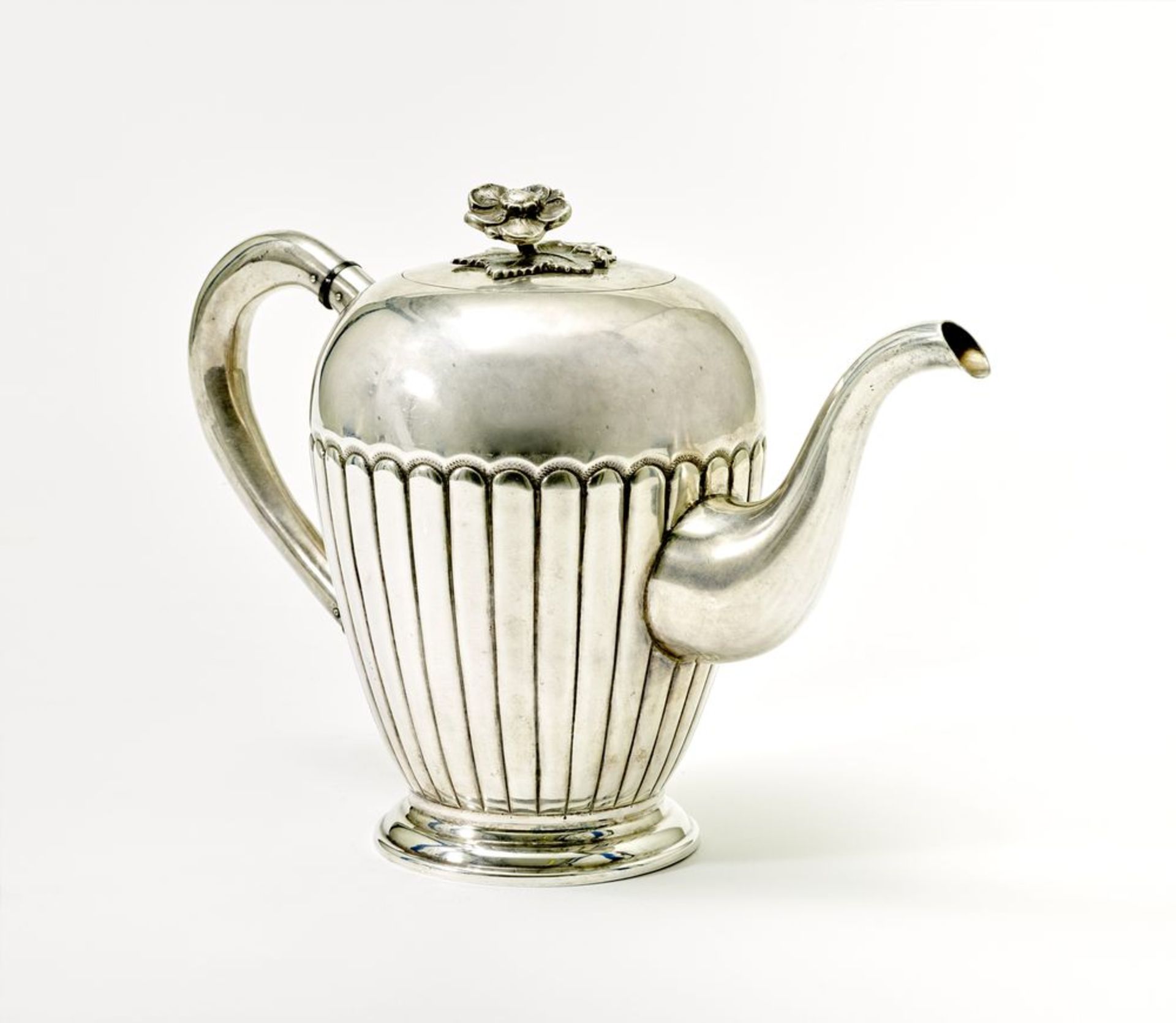 Silver coffee pot with a lid with a floral finial Unidentified master, Russia, [...]