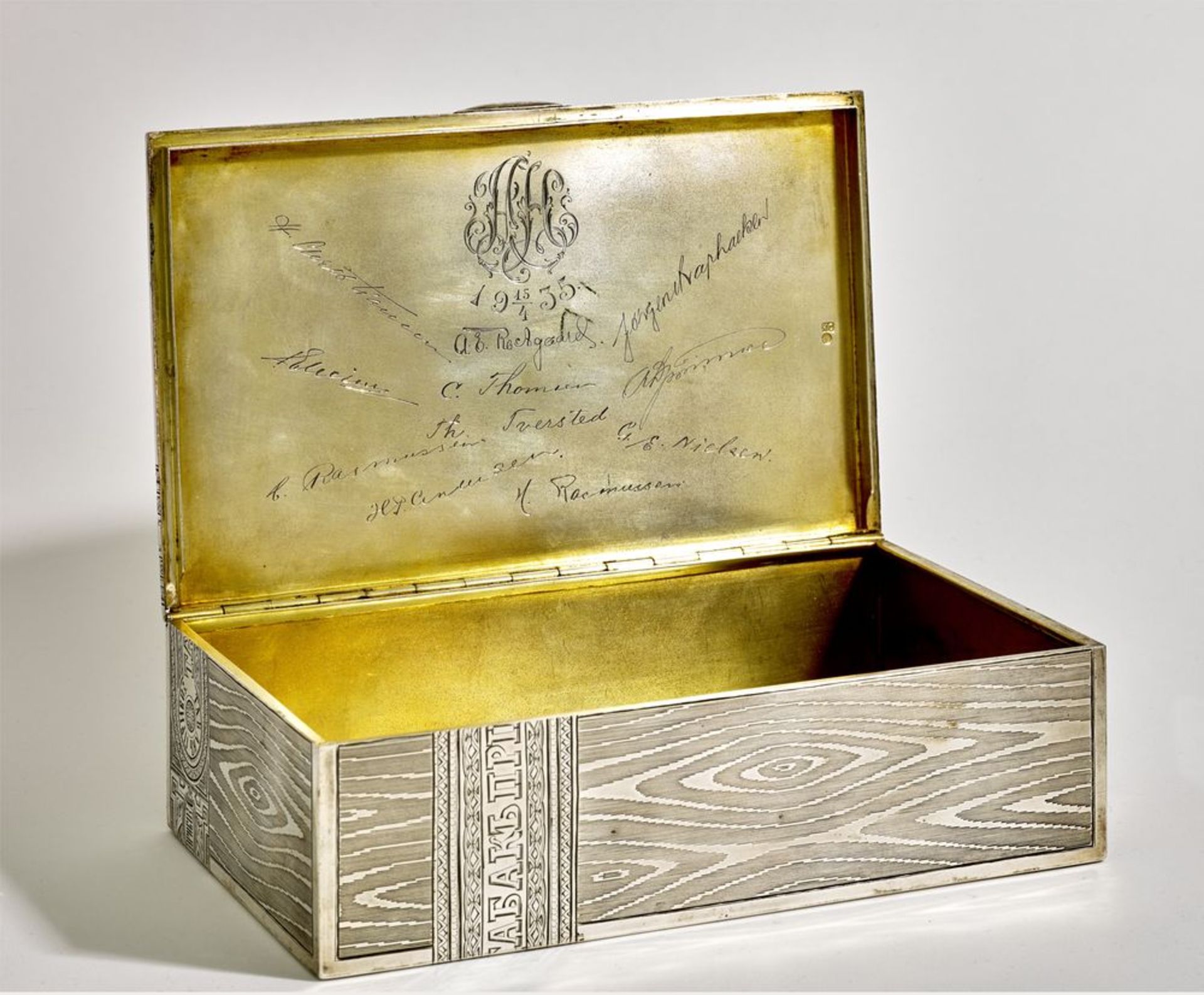 Silver-gilt Trompe l'oeil cigar box, after design of tobacco company H. Upmann with [...]