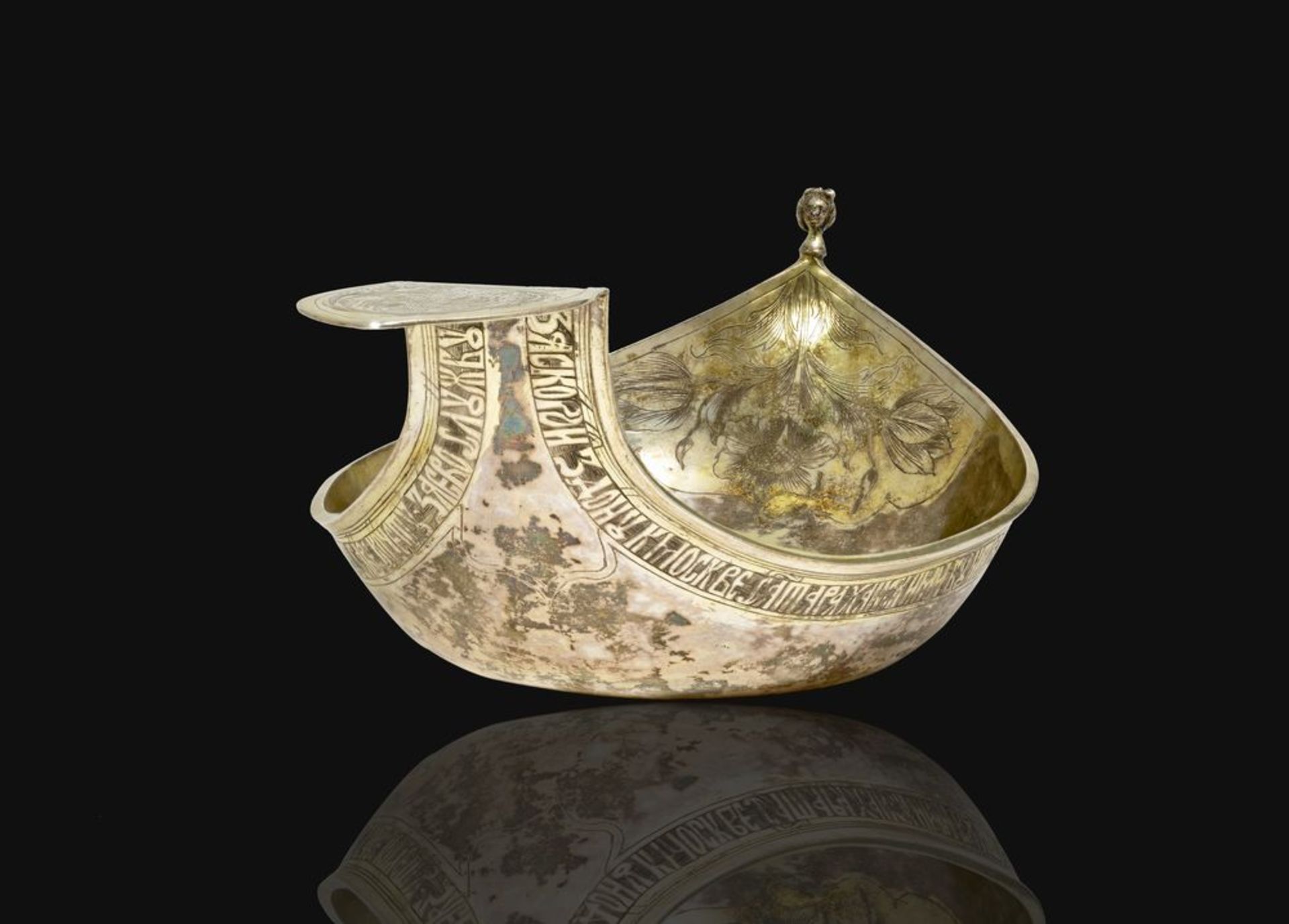 A SILVER-GILT IMPERIAL PRESENTATION KOVSH CIRCA 1705 (PERIOD OF PETER THE [...] - Bild 7 aus 7