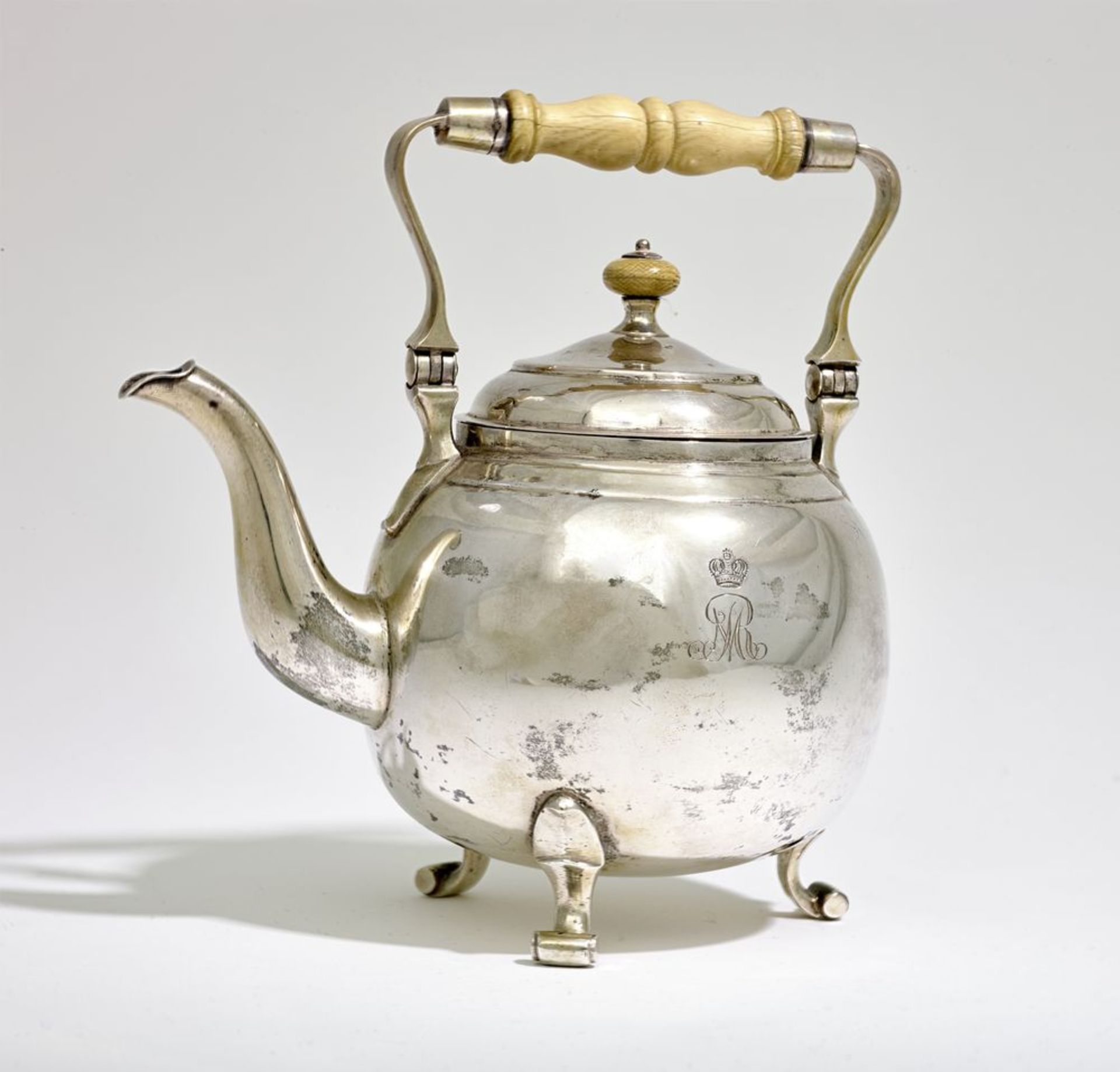 Silver teapot with lid with a monogram of Mary Queen of Hanover Princess of [...]