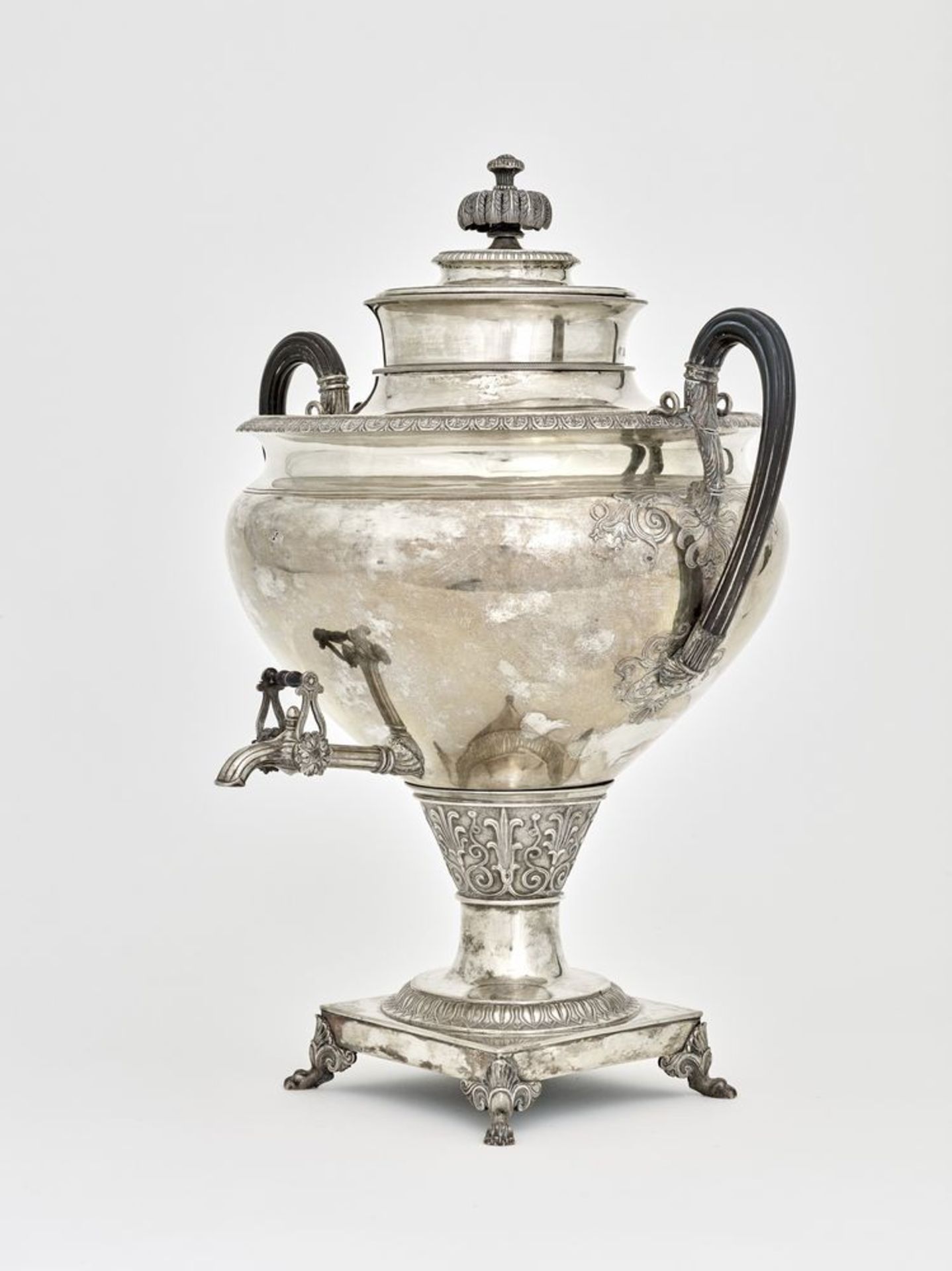 A Russian silver-gilt samovar Workshop of Semen Dementyev, Moscow, 1827 (during reign [...]