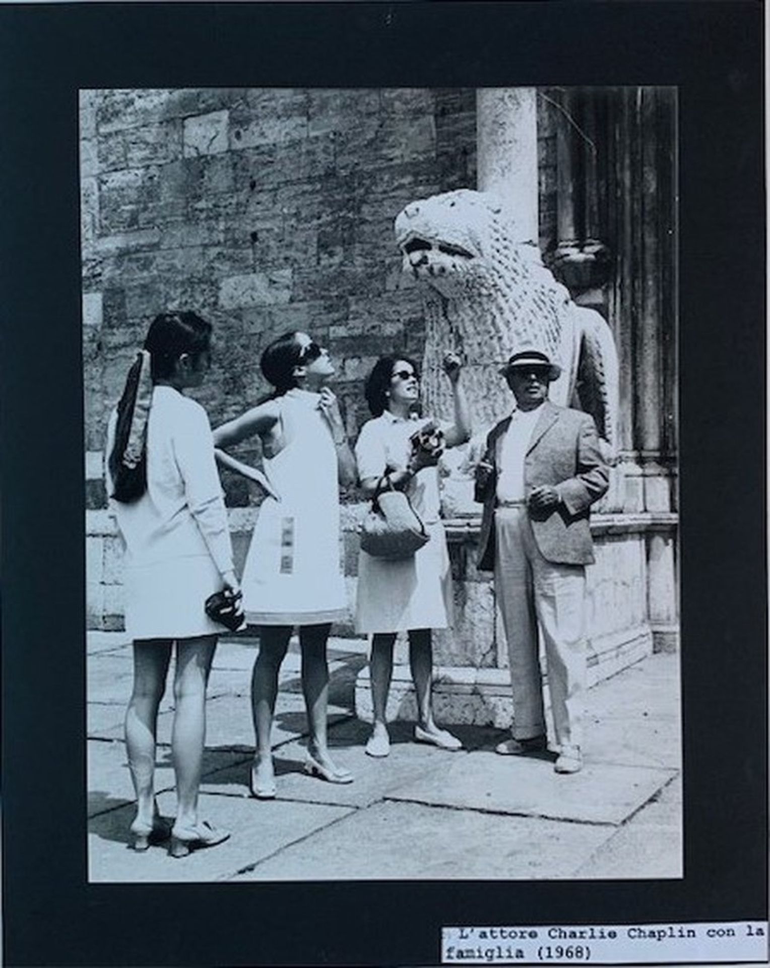 Giovanni Ferraguti (born 1939) Charlie Chaplin with family in Italy, 1968. - 40 x [...]