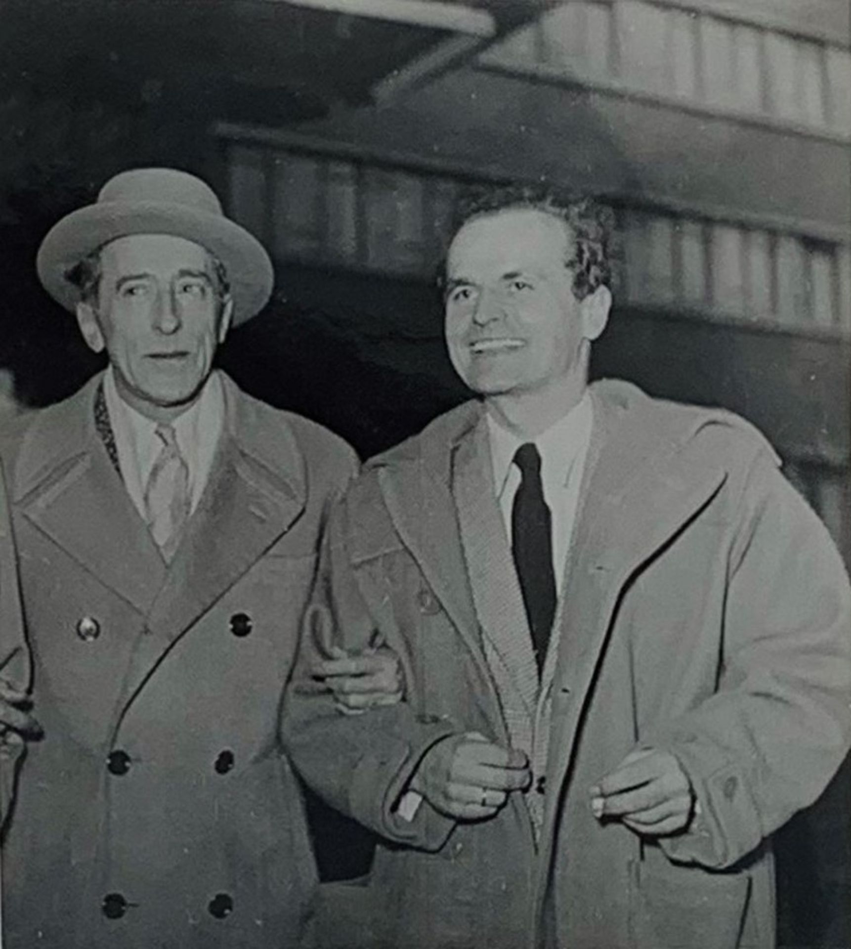 COCTEAU, JEAN. 1889-1963. Collection of 8 press photographs from his visit to Hamburg [...] - Image 5 of 8