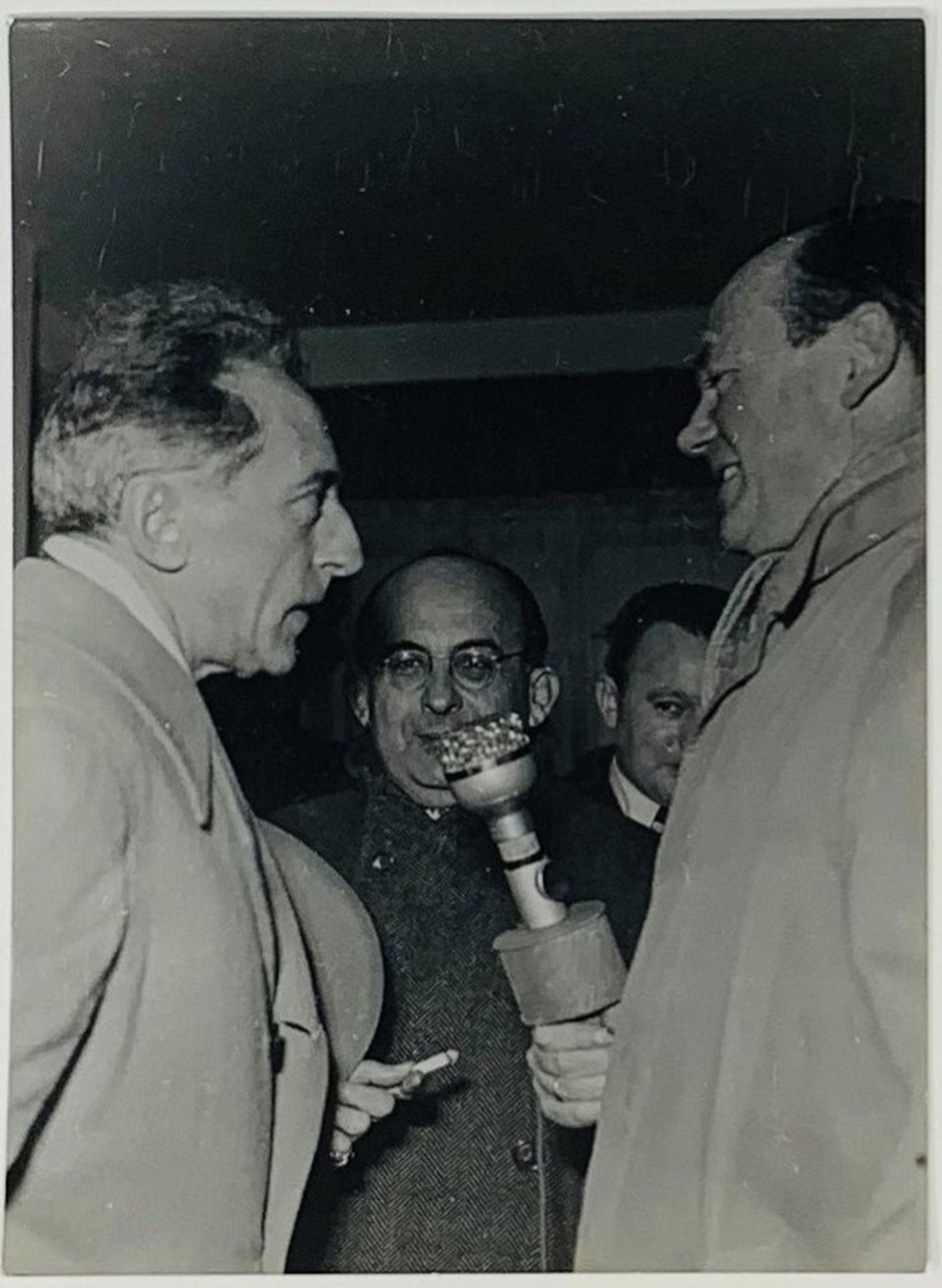 COCTEAU, JEAN. 1889-1963. Collection of 8 press photographs from his visit to Hamburg [...] - Image 3 of 8