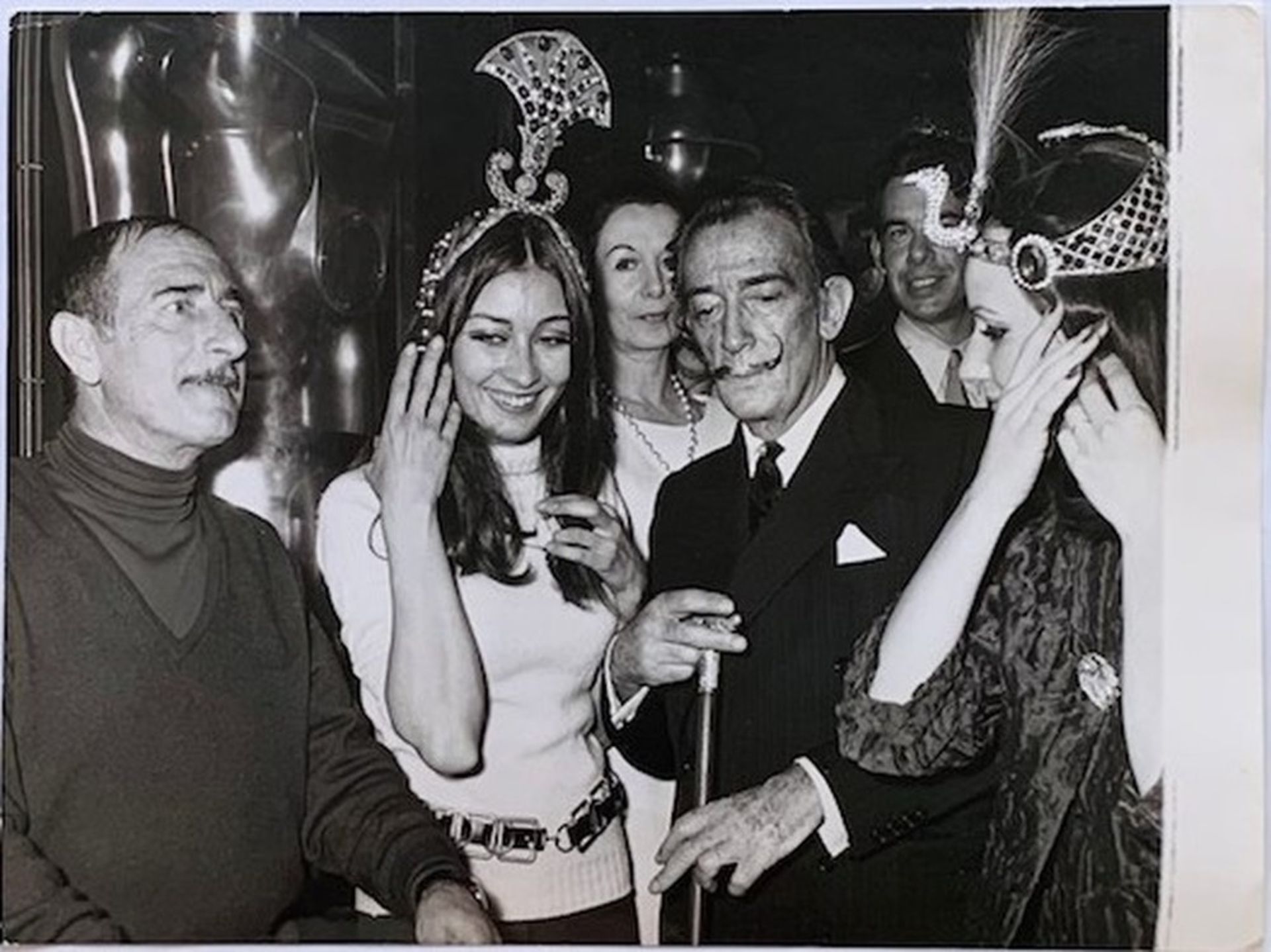 SALVADOR DALI. 1904-1989. A set of 4 vintage photographs - 1964-1967. One with [...] - Bild 4 aus 4