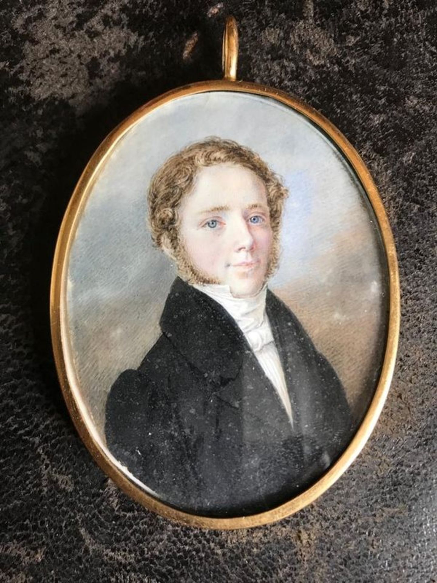 Portrait of a young man - Miniature, early 19th century gouache on ivory 8-6 cm - [...]