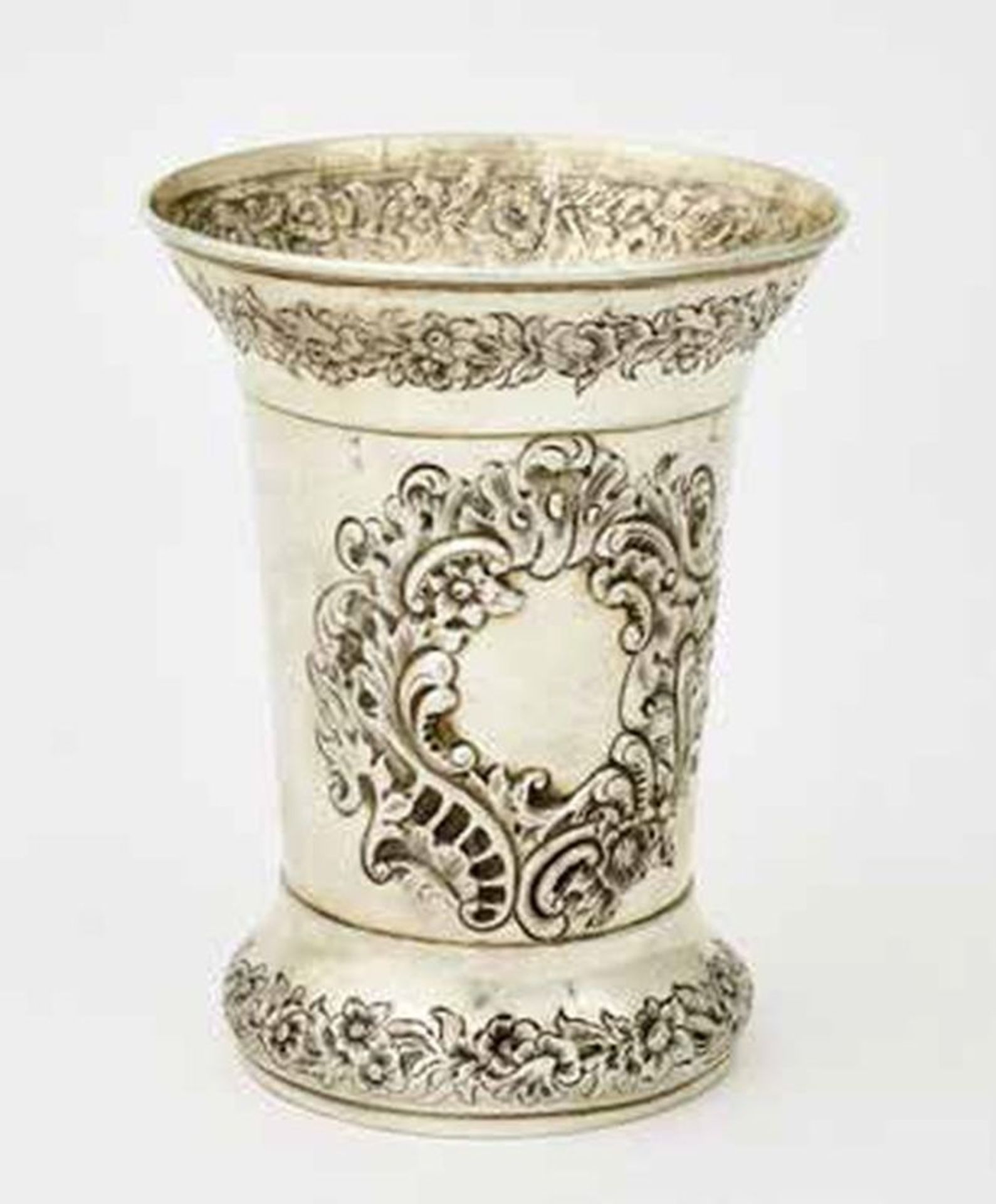 Goblet, a jewish burial society or a synagogue kiddush cup. - (170 g). H. 13 cm - [...]