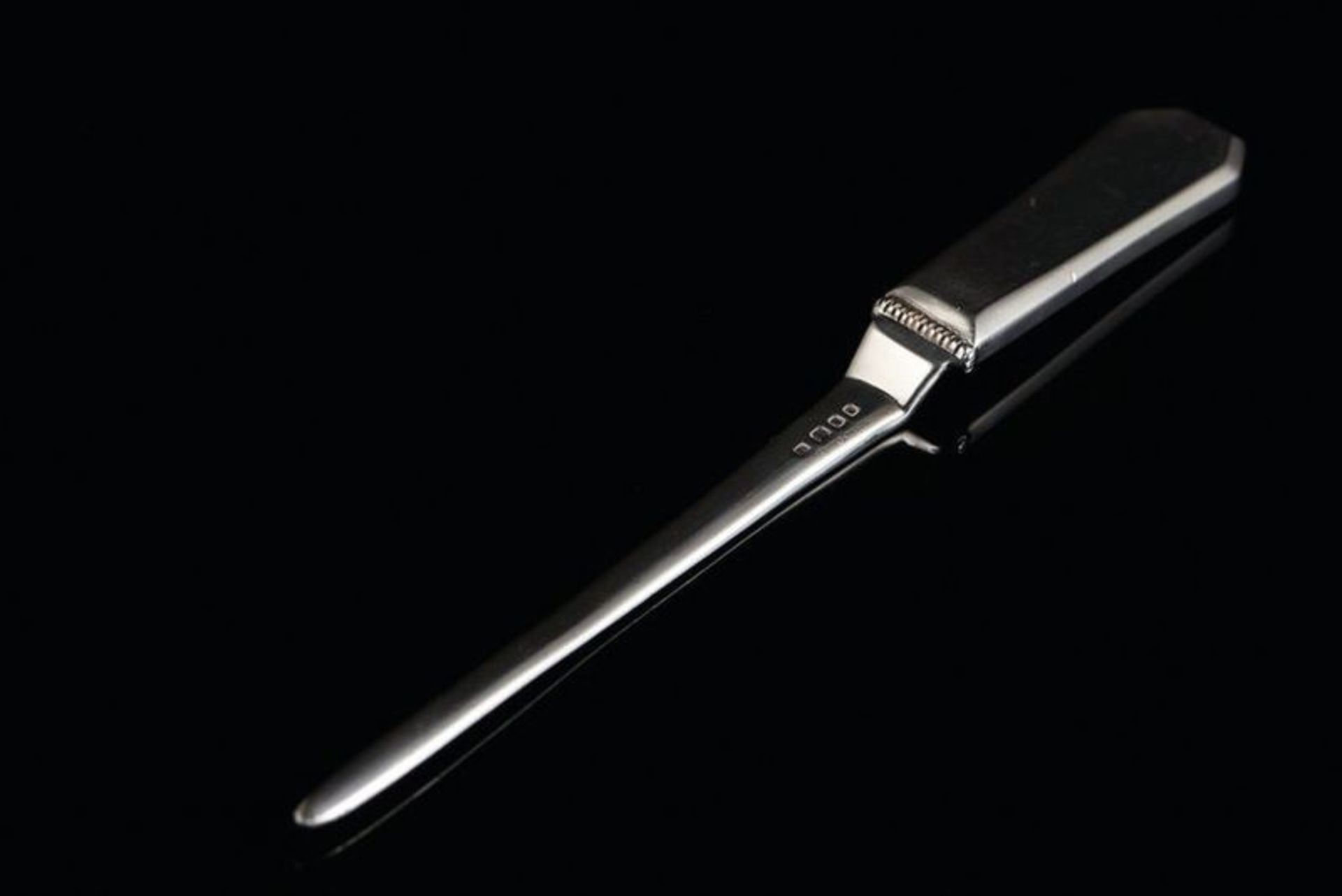 SILVER LETTER OPENER FROM CARTIER LONDON - 925 silver signed ‘Cartier London’, [...]