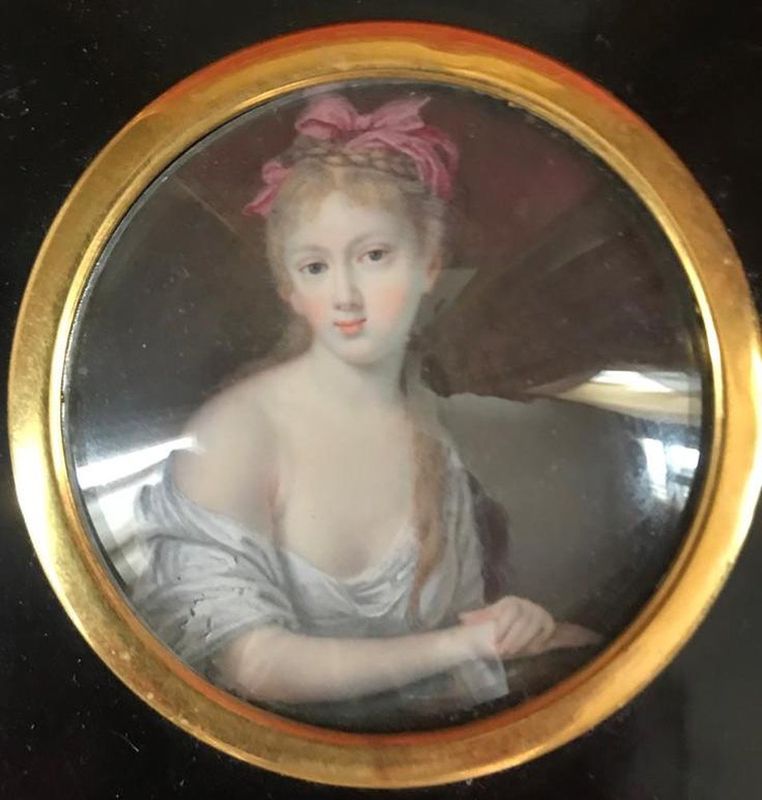 Portrait of a young girl Miniature, late 18th century - Gouache and watercolour on [...]