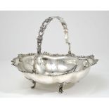 SILVER-GILT FRUIT BASKET WITH HANDLE AND BORDER DECORATED WITH VINE SCROLLS [...]