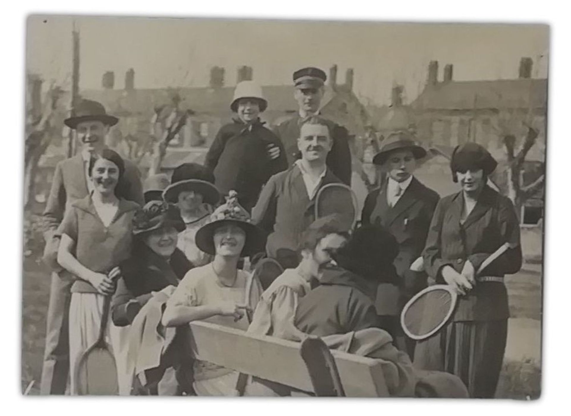 SUZANNE LENGLEN (1899-1938) - Photograph and book Photograph: 22 x 16,8 cm, on [...] - Image 3 of 4