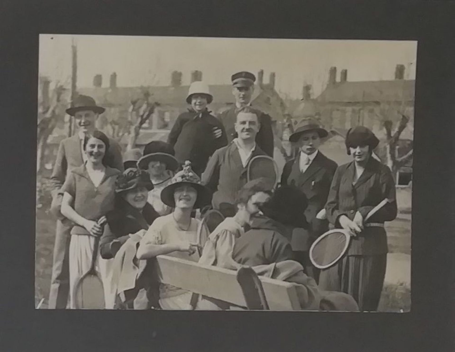 SUZANNE LENGLEN (1899-1938) - Photograph and book Photograph: 22 x 16,8 cm, on [...] - Bild 4 aus 4