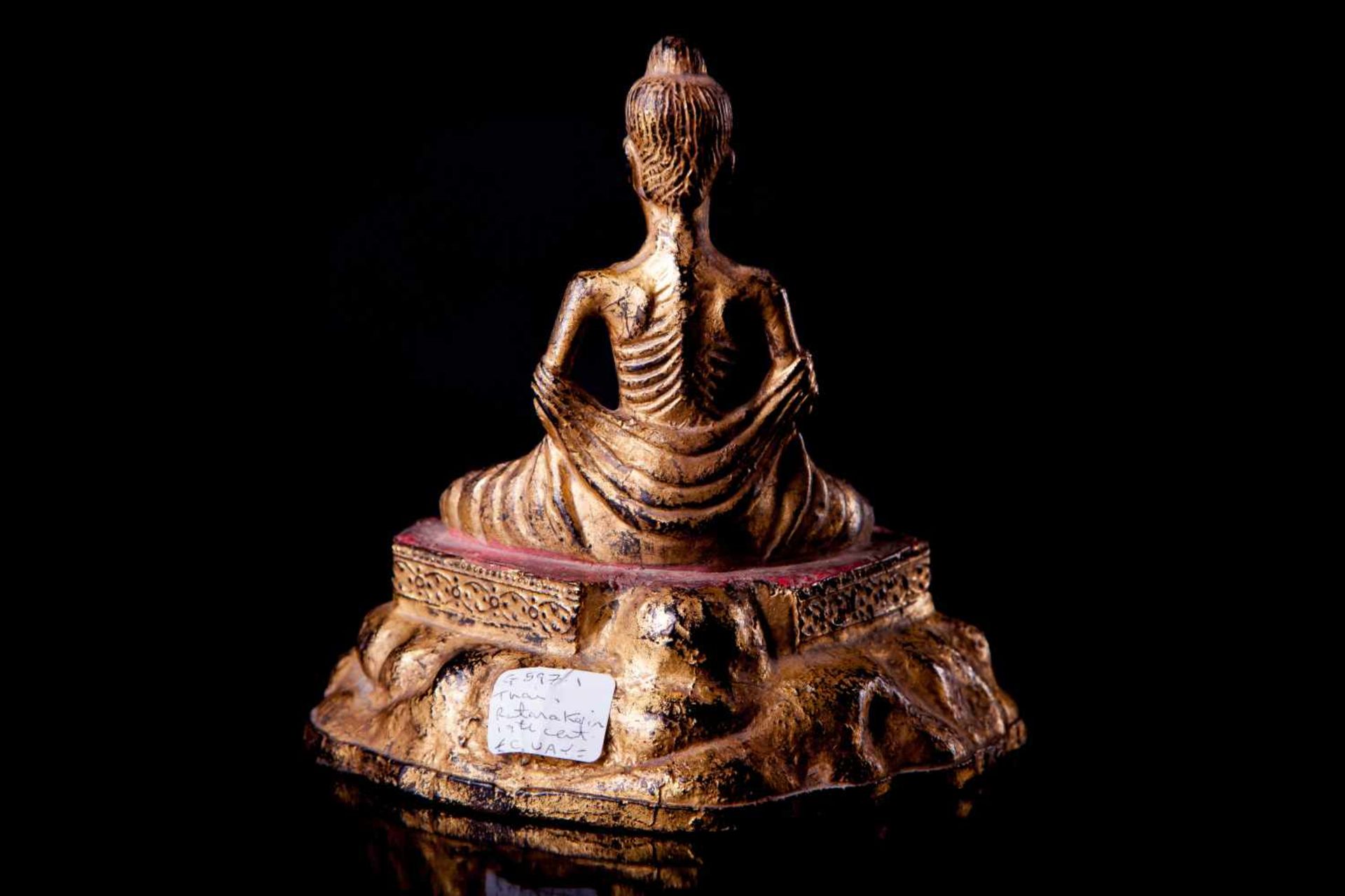 A Rare Bronze Figure of an Emaciated Buddha - Bild 3 aus 4