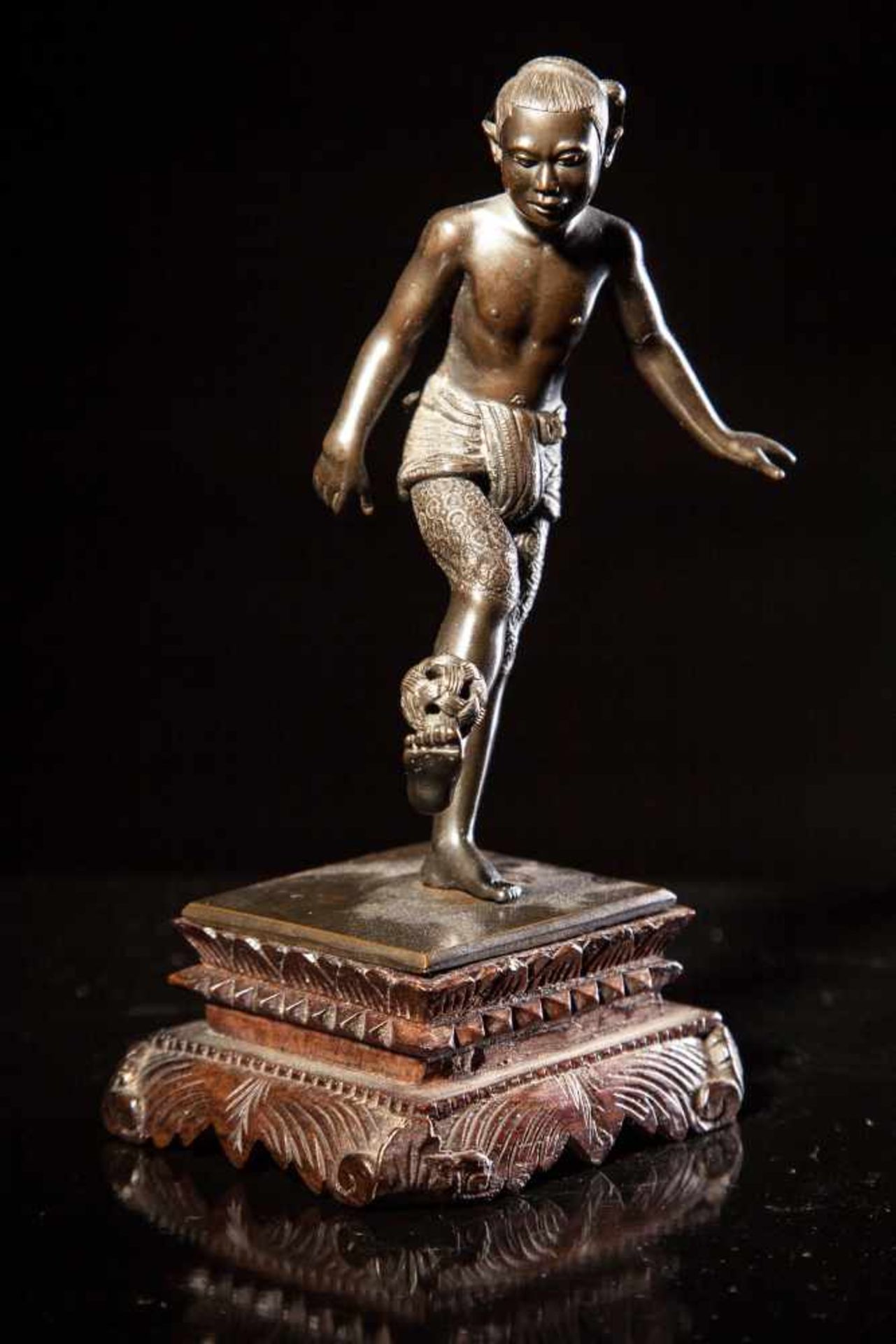 A Bronze Figure of a Young Boy - Bild 3 aus 5