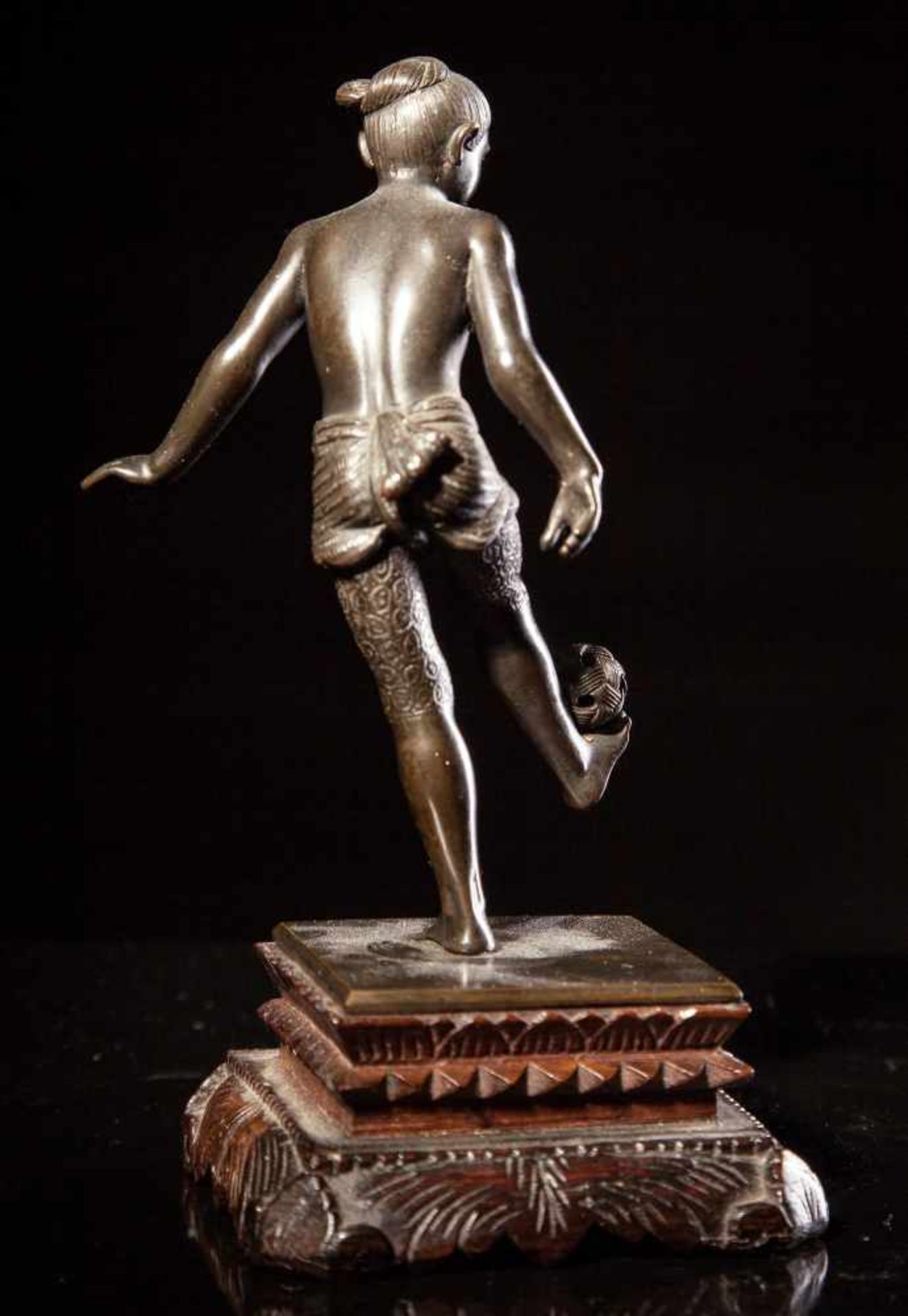 A Bronze Figure of a Young Boy - Bild 5 aus 5