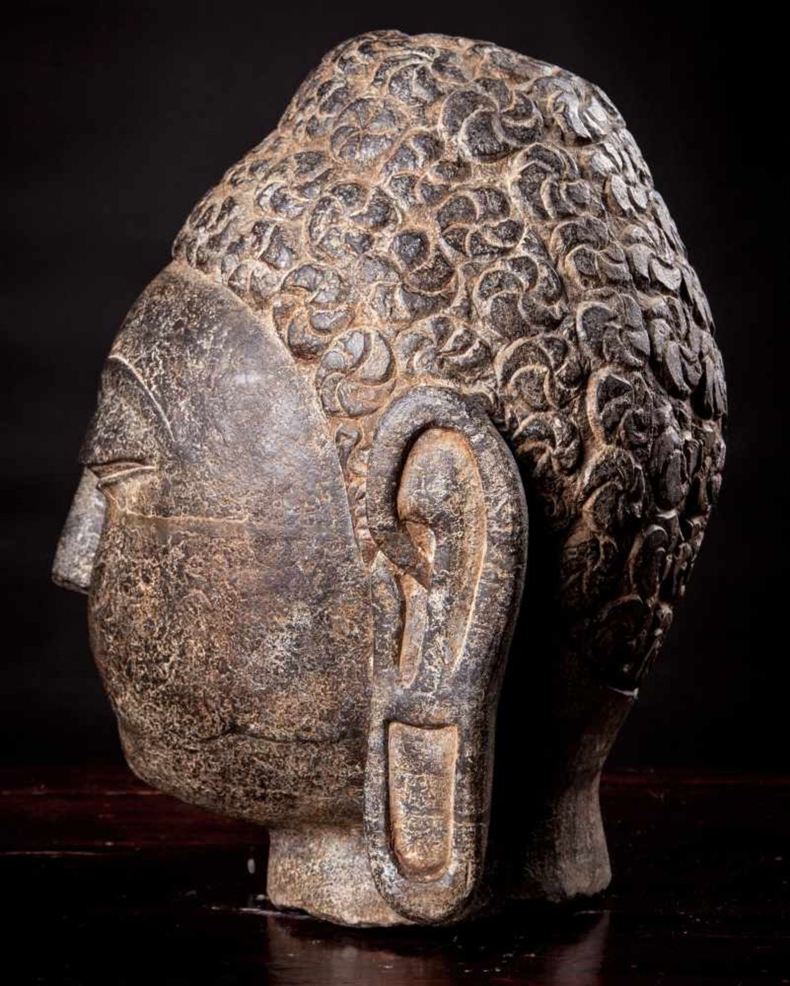 A Chinese Carved Stone Head of Buddha - Bild 5 aus 5