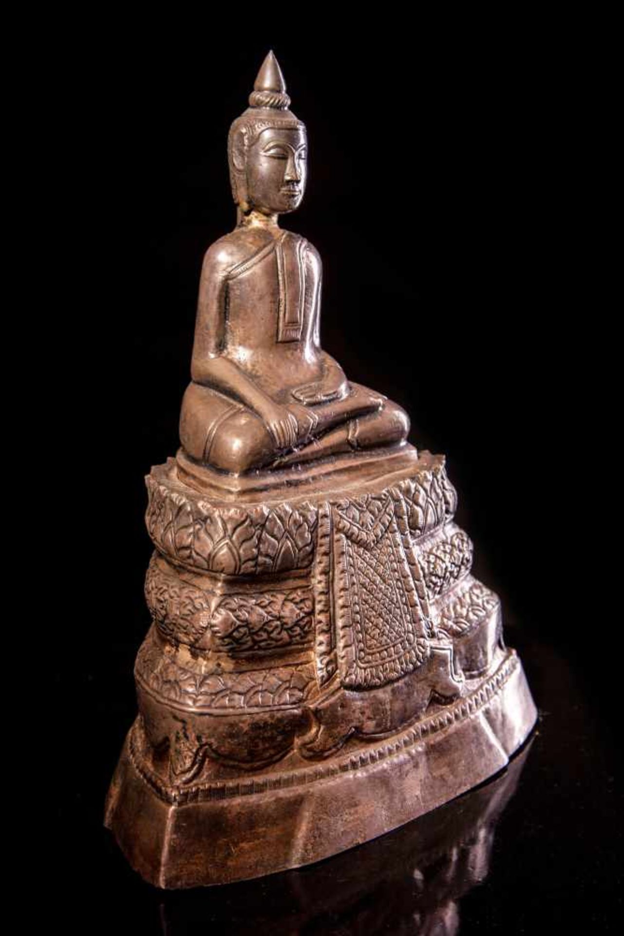 A Silver Seated Buddha, 19th century - Bild 2 aus 5